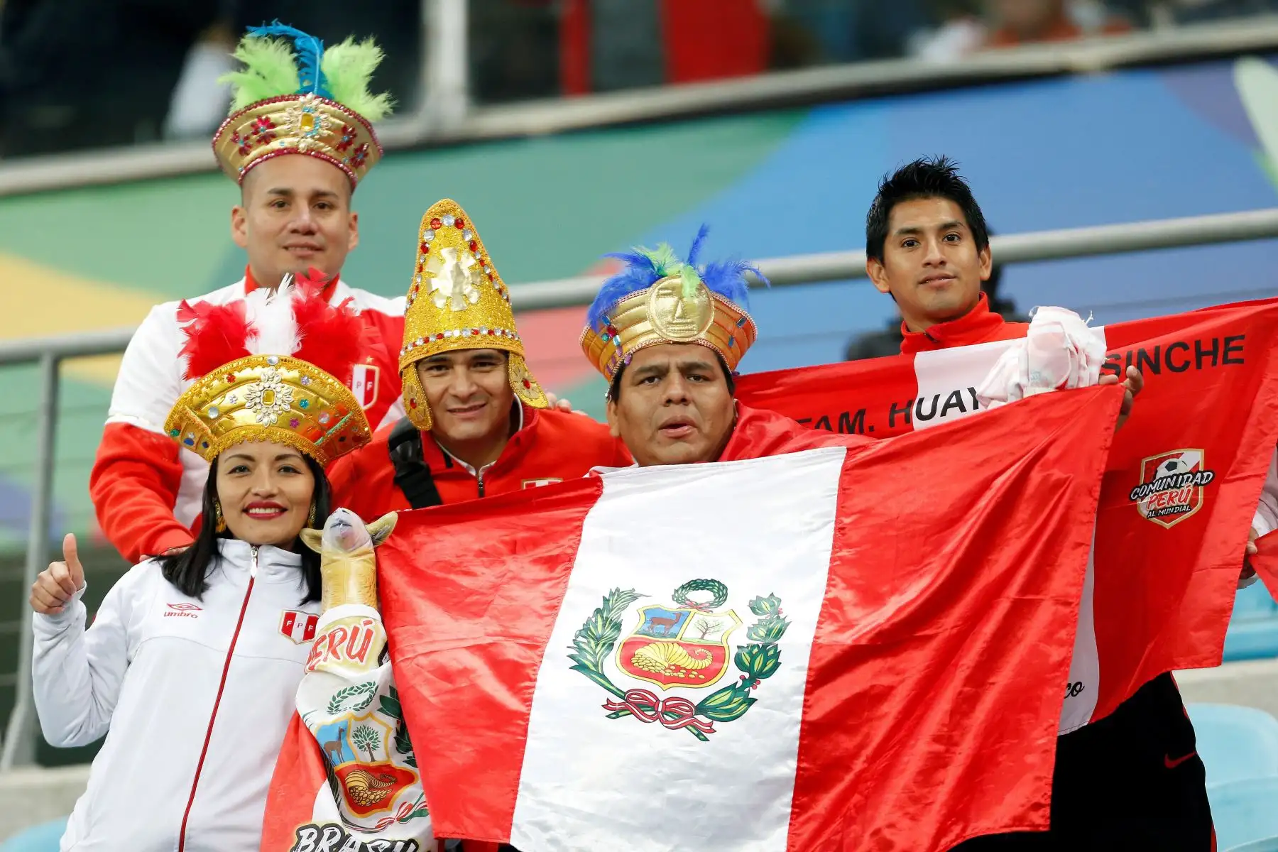 Aficionados de Perú durante el partido Chile-Perú de semifinales de la Copa América de Fútbol 2019, en el Estadio Arena do Grêmio de Porto Alegre, Brasil.
Foto: EFE