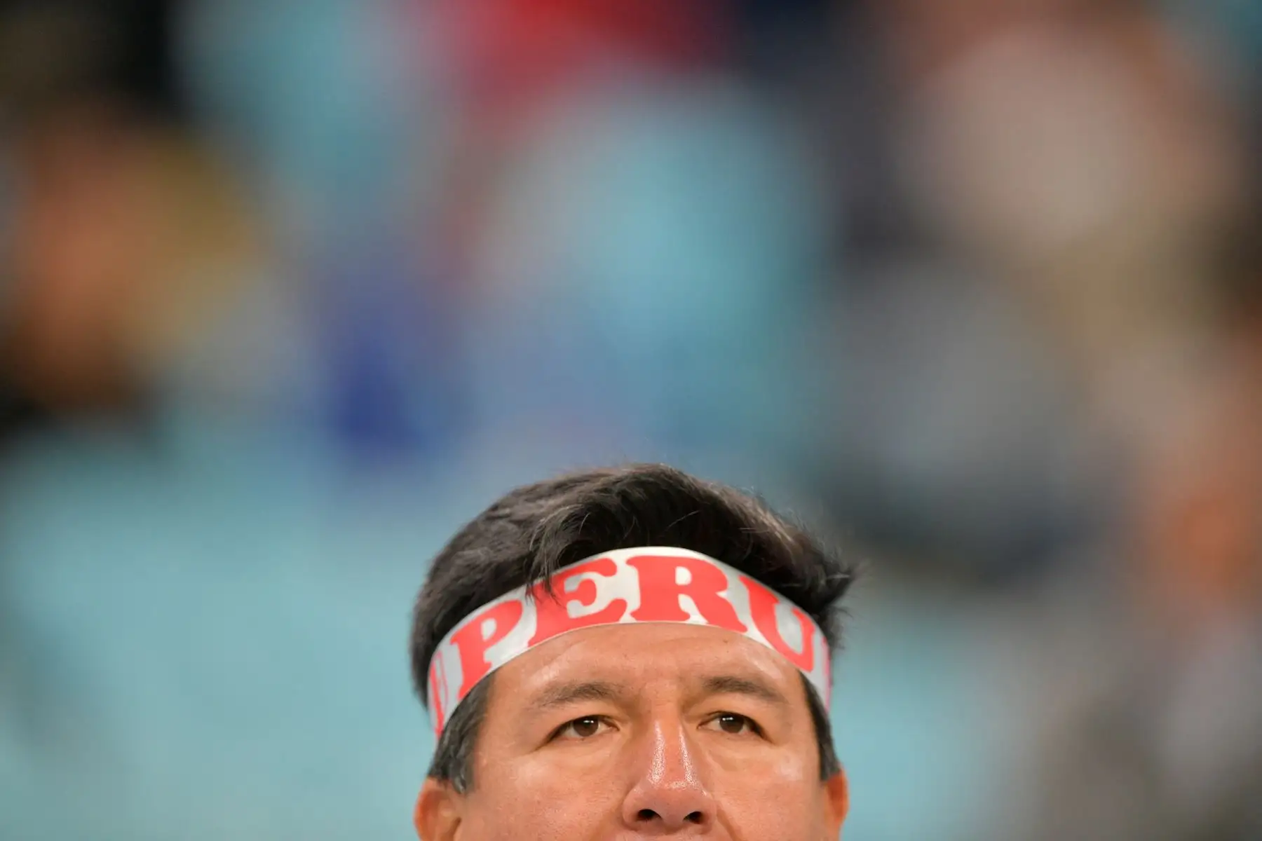 Un fanático de Perú espera el inicio de la semifinal del torneo de fútbol de la Copa América contra Chile en el Gremio Arena en Porto Alegre, Brasil.
Foto: AFP