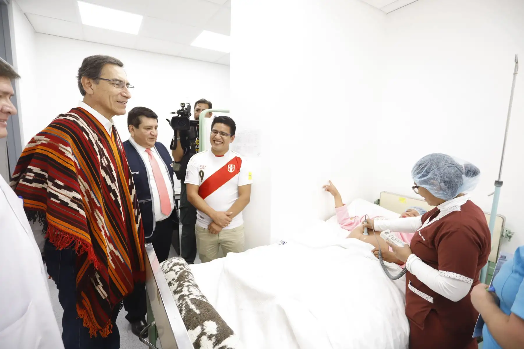 Presidente Vizcarra inspecciona el centro de salud de contingencia que atiende a más de 6 mil ciudadanos de Machu Picchu en Cuzco.
Foto: Prensa Presidencia