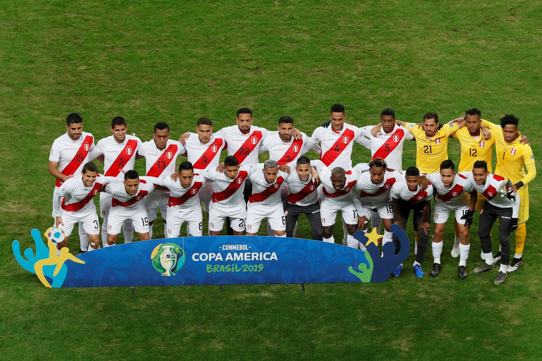 Jugadores de Perú durante el partido Chile-Perú de semifinales de la Copa América de Fútbol 2019, en el Estadio Arena do Grêmio de Porto Alegre, Brasil.
Foto: EFE