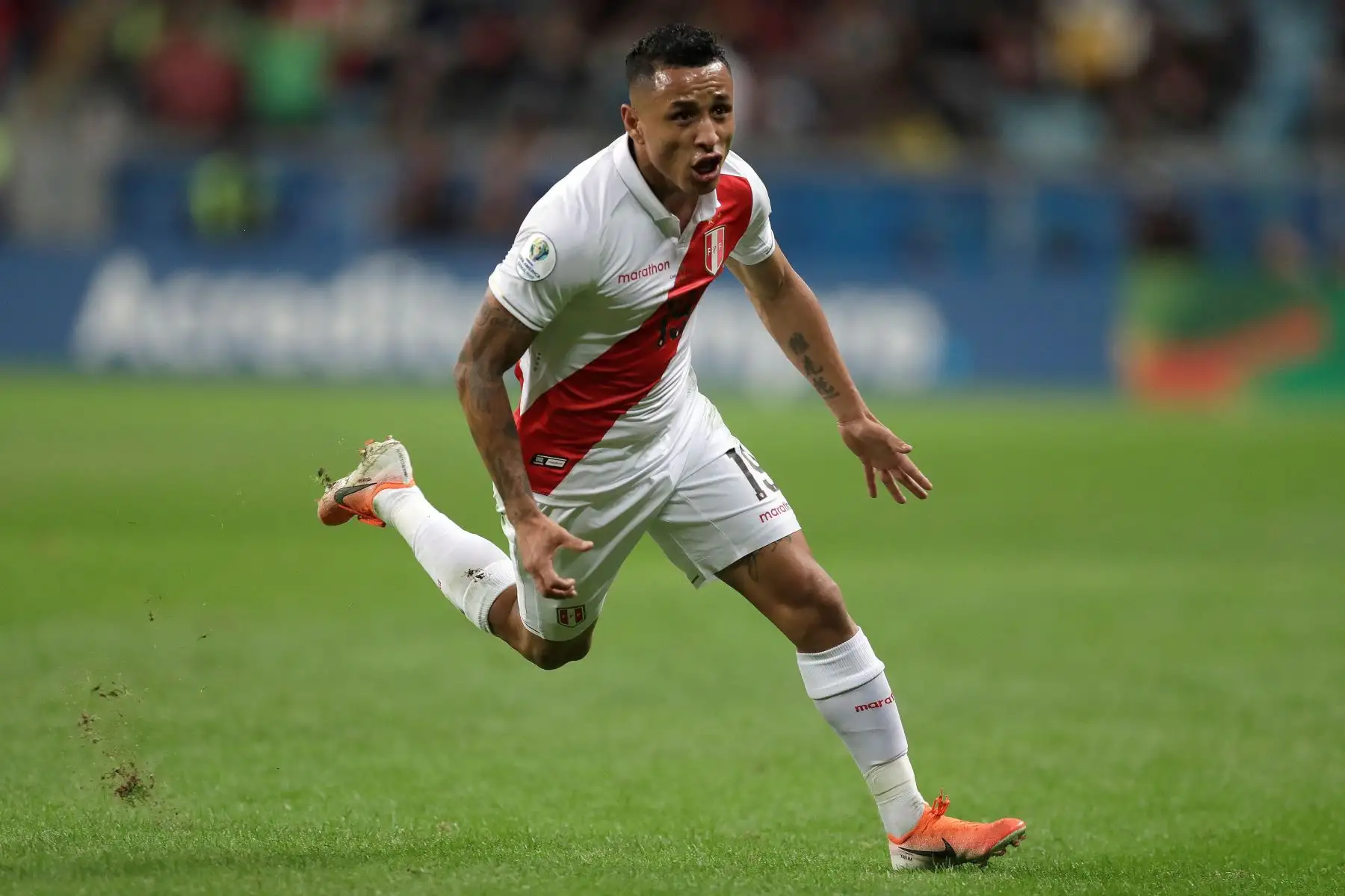 El jugador de Perú Yoshimar Yotún celebra un gol, durante el partido Chile-Perú de semifinales de la Copa América de Fútbol 2019.
Foto:EFE