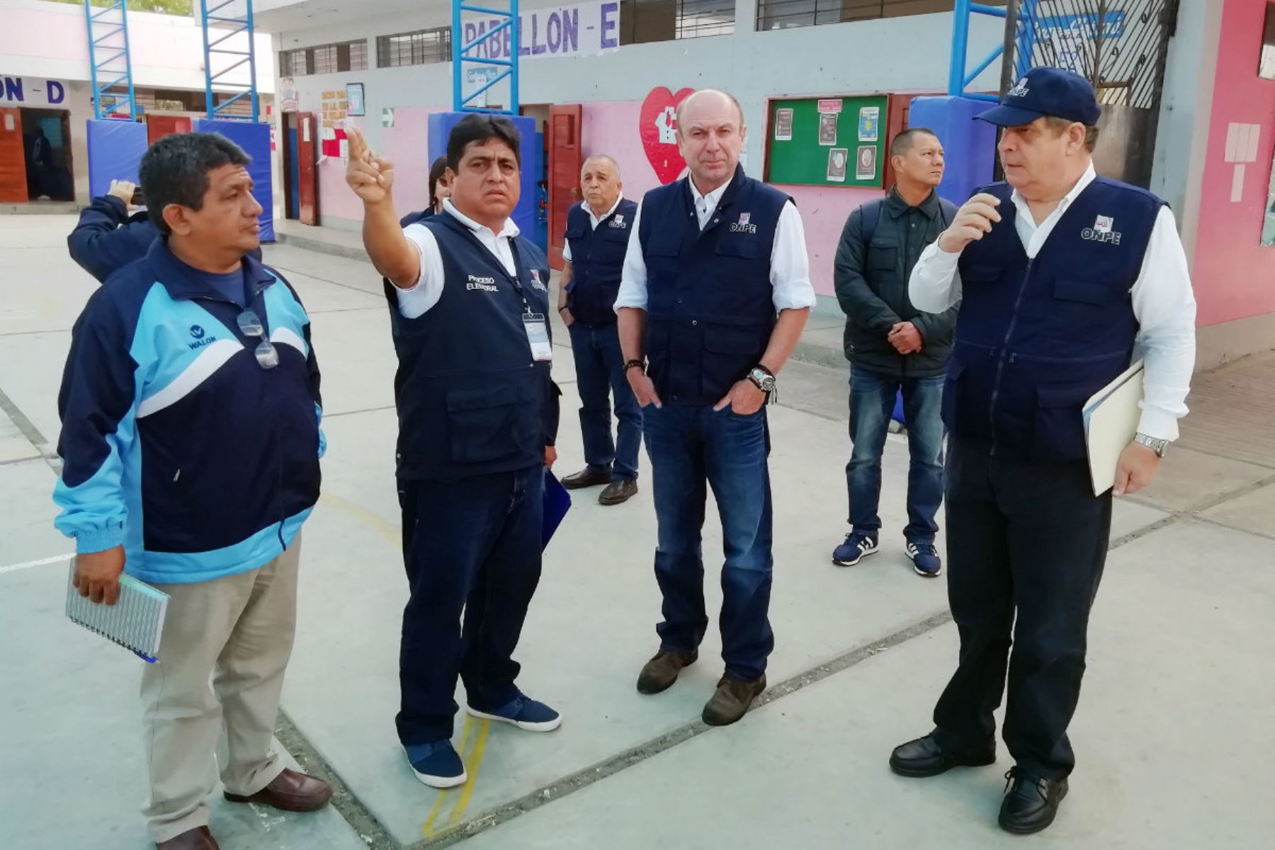 El jefe de la ONPE, Manuel Cox, supervisó en Trujillo y Guadalupito las actividades previas a las elecciones del 7 de julio.
