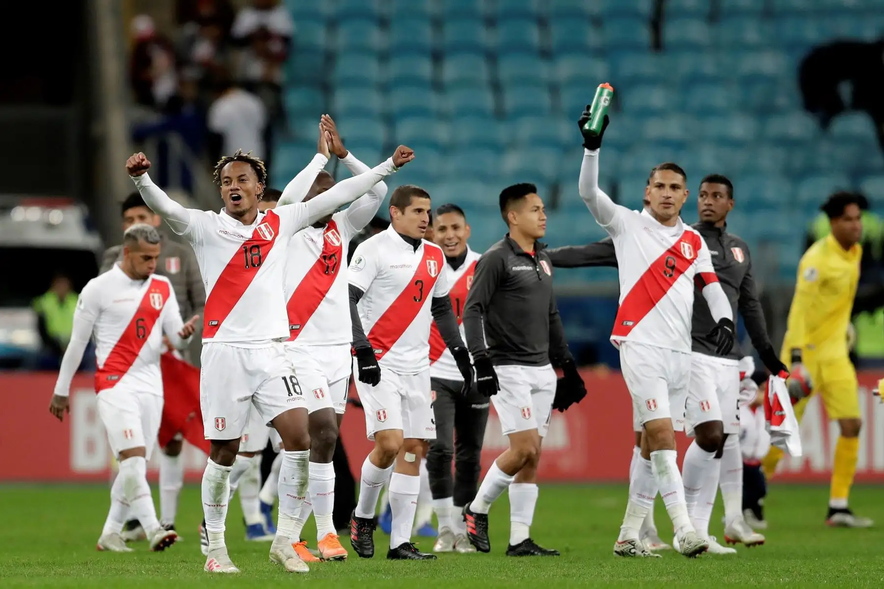 Jugadores de Perú celebran al final del partido Chile-Perú de semifinales de la Copa América de Fútbol 2019.
Foto: EFE