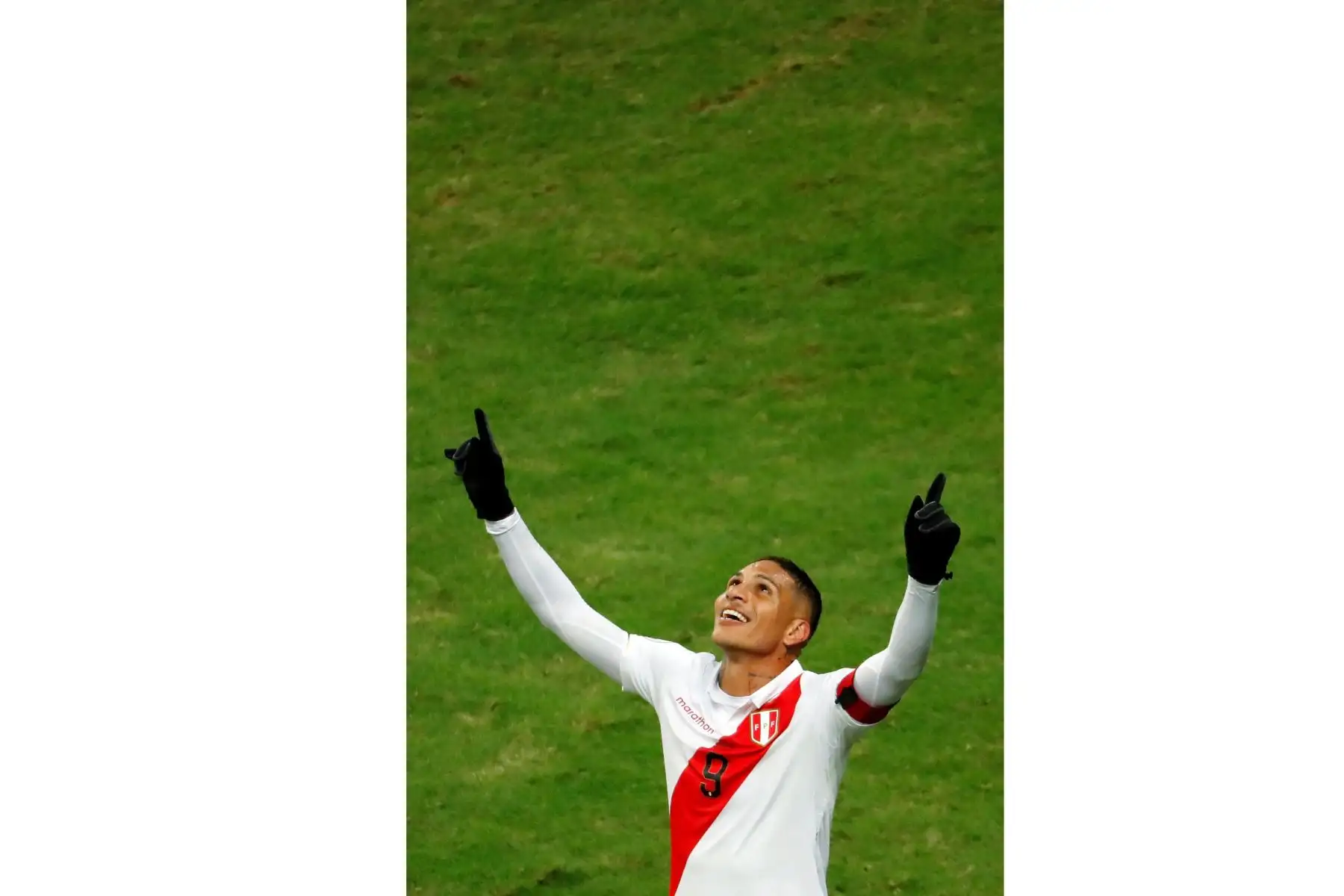El jugador de Perú Paolo Guerrero celebra un gol, durante el partido Chile-Perú de semifinales de la Copa América de Fútbol 2019.
Foto: EFE