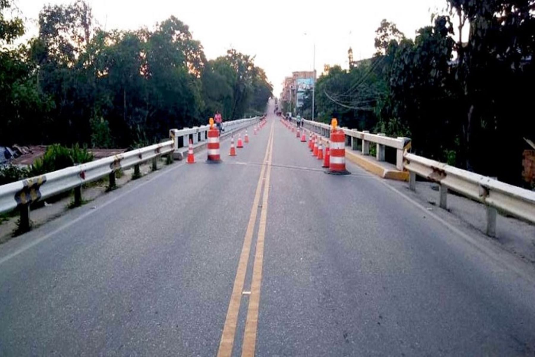 La carretera que va de Paita, en Piura, a Yurimaguas, en Loreto, ha sido cerrada totalmente al tránsito, en el kilómetro 431, puente Naranjillo, región San Martín, por trabajos urgentes en unos de los pilares,informó la responsable de Imagen y Comunicaciones de IIRSA Norte, Patricia Echegaray.