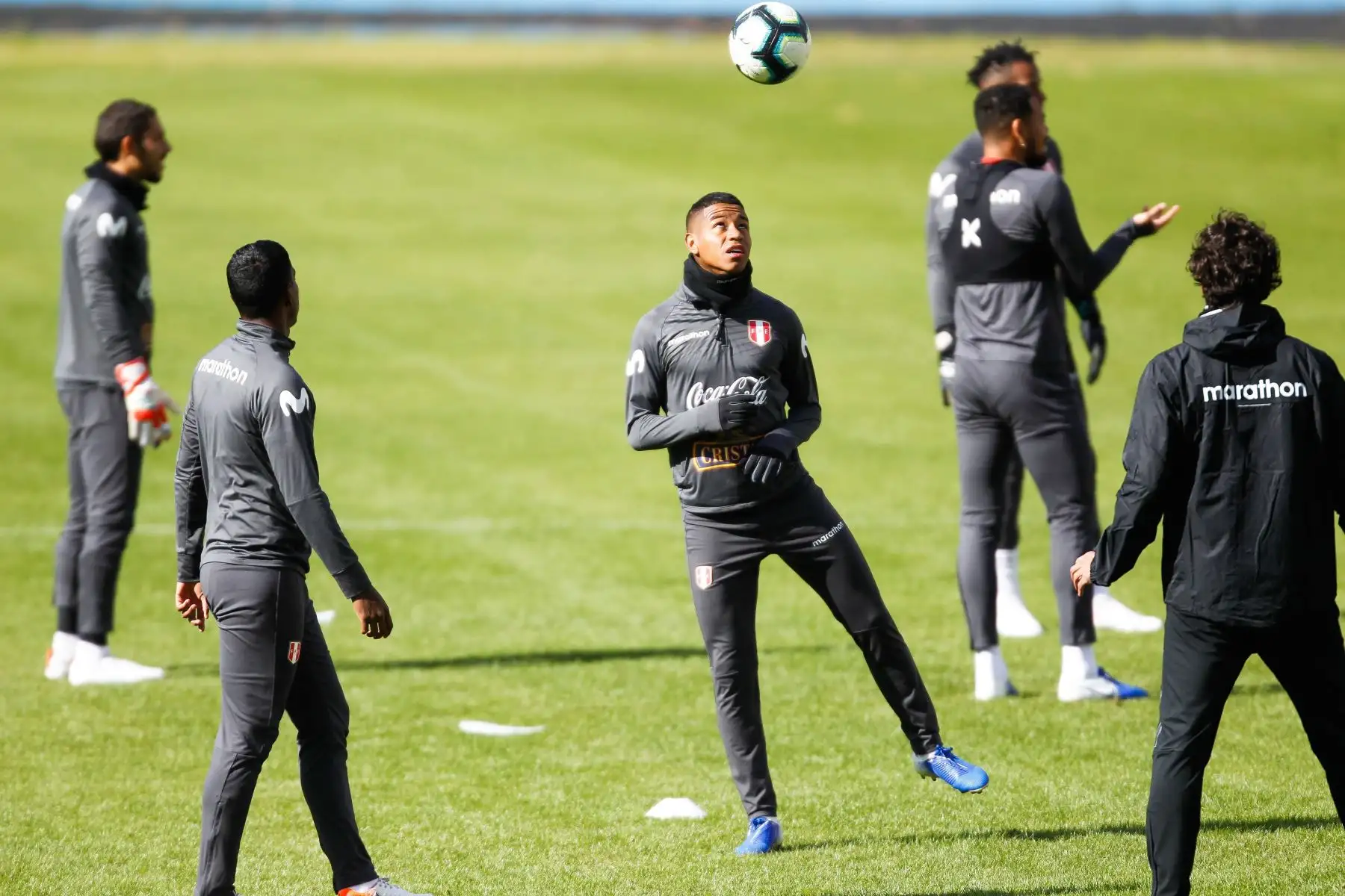 El jugador peruano Andy Polo (c) entrena este jueves en el estadio SESC en Porto Alegre (Brasil). Perú se prepara enfrentar a Brasil en la final de la Copa América Brasil 2019, en el Grêmio Arena, en Porto Alegre, Rio Grande do Sul, Brasil. EFE/ Marcelo Oliveira.Foto: EFE