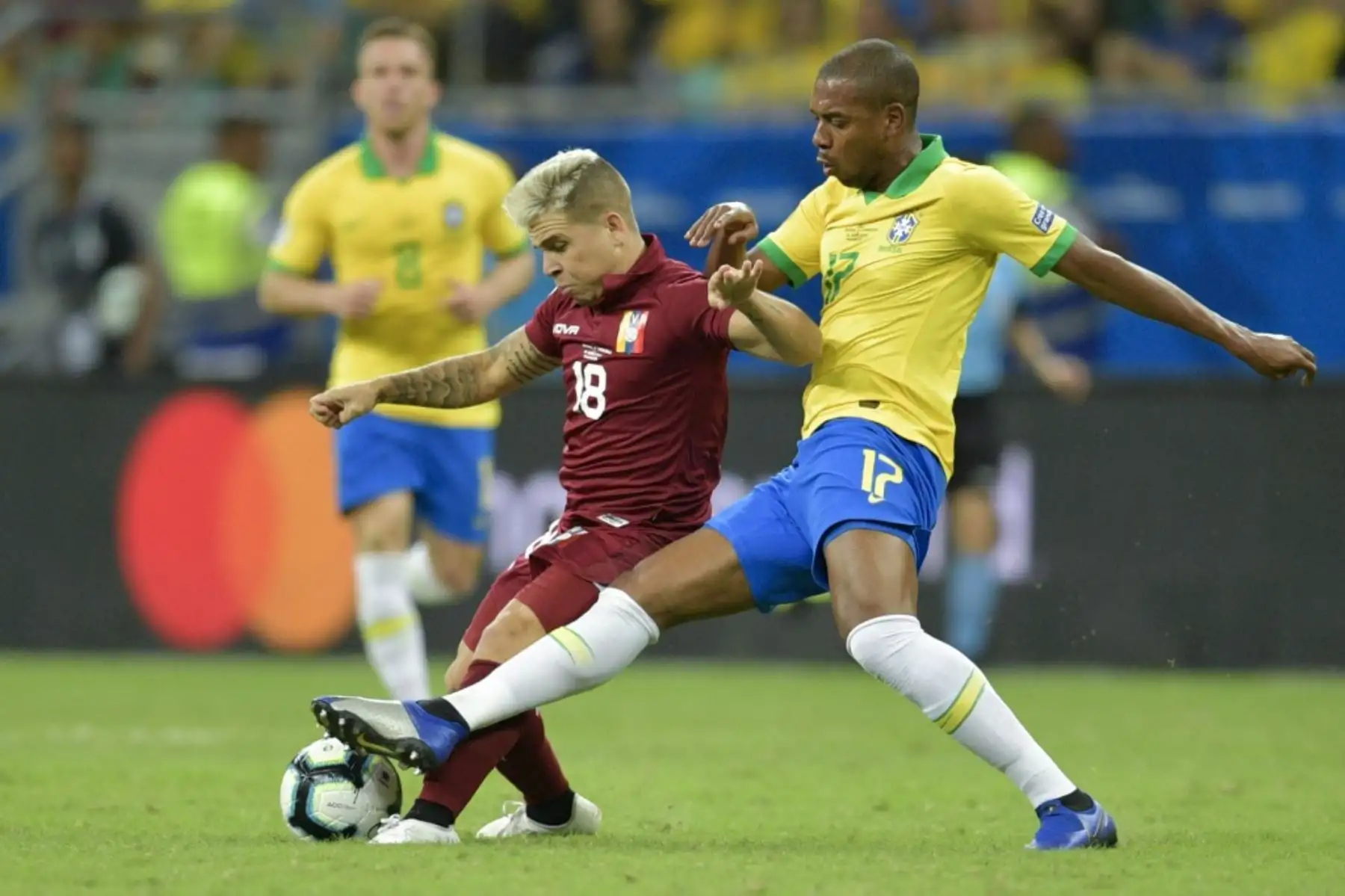 Fernandinho es una de las grandes dudas que tiene Tite para el partido del domingo ante Pe´ru por la gran final