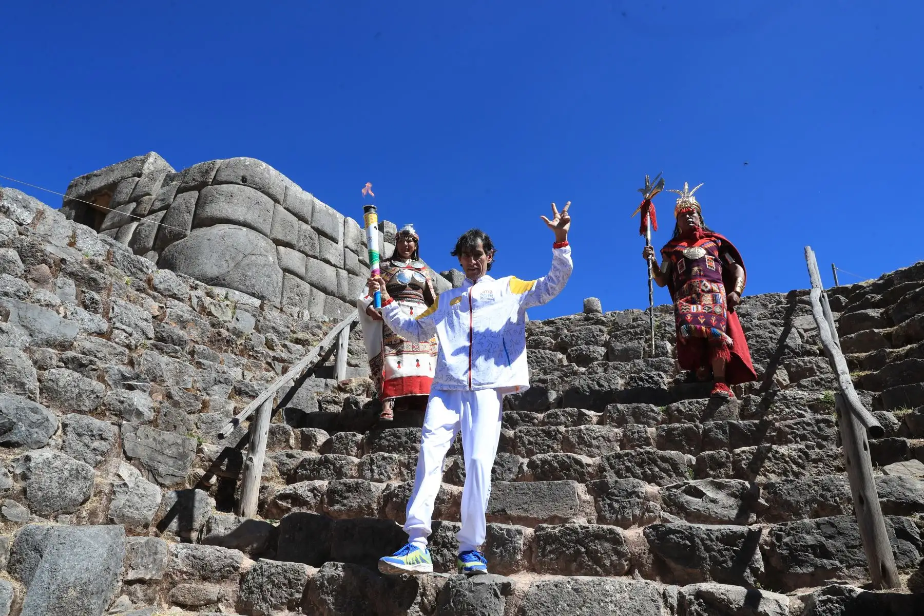 Antocha de los Juegos Panamericanos recorre los principales atractivos turísticos de la ciudad del Cusco.

Foto: ANDINA/Juan Carlos Guzmán Negrini.