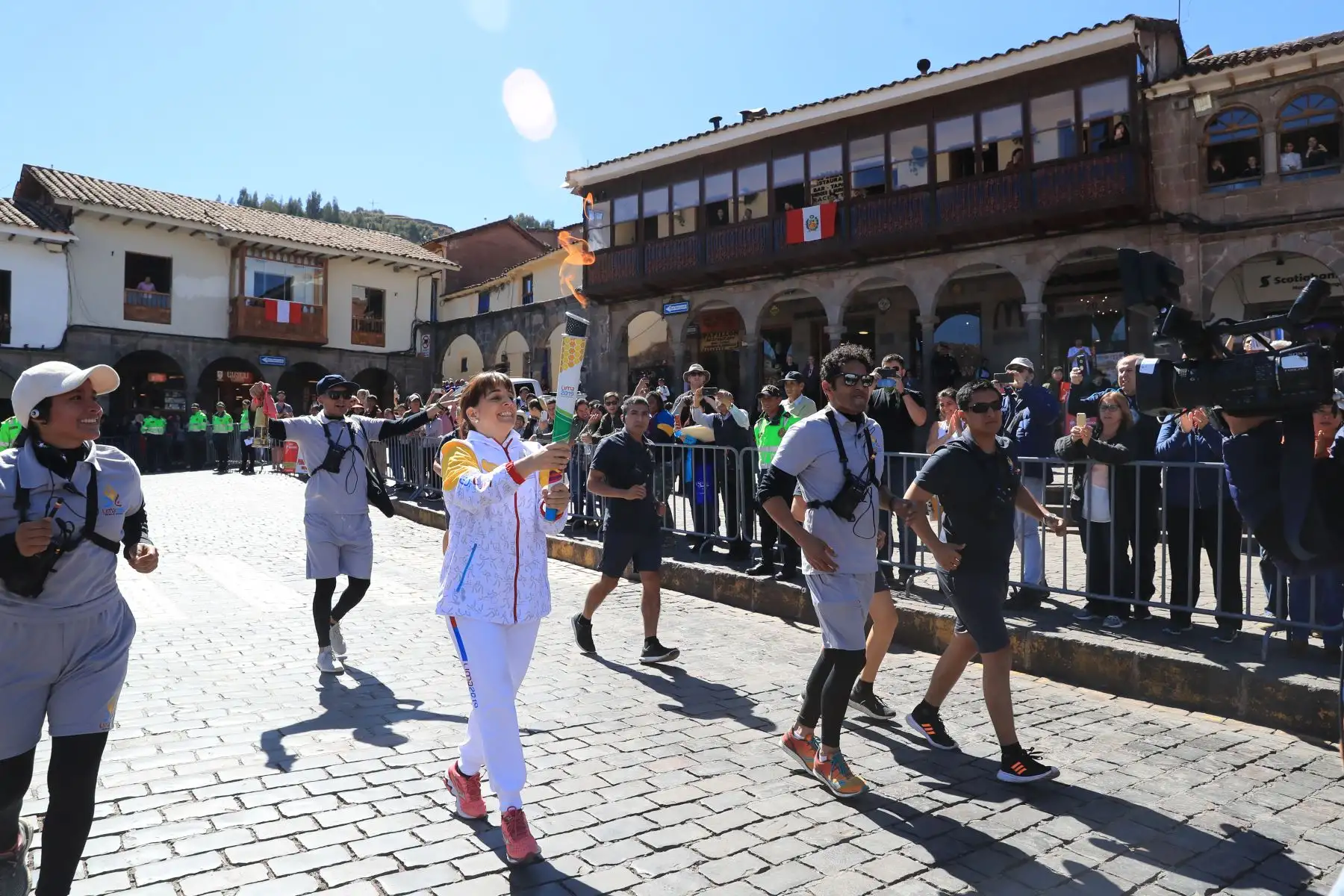 Antocha de los Juegos Panamericanos recorre los principales atractivos turísticos de la ciudad del Cusco.

Foto: ANDINA/Juan Carlos Guzmán Negrini.