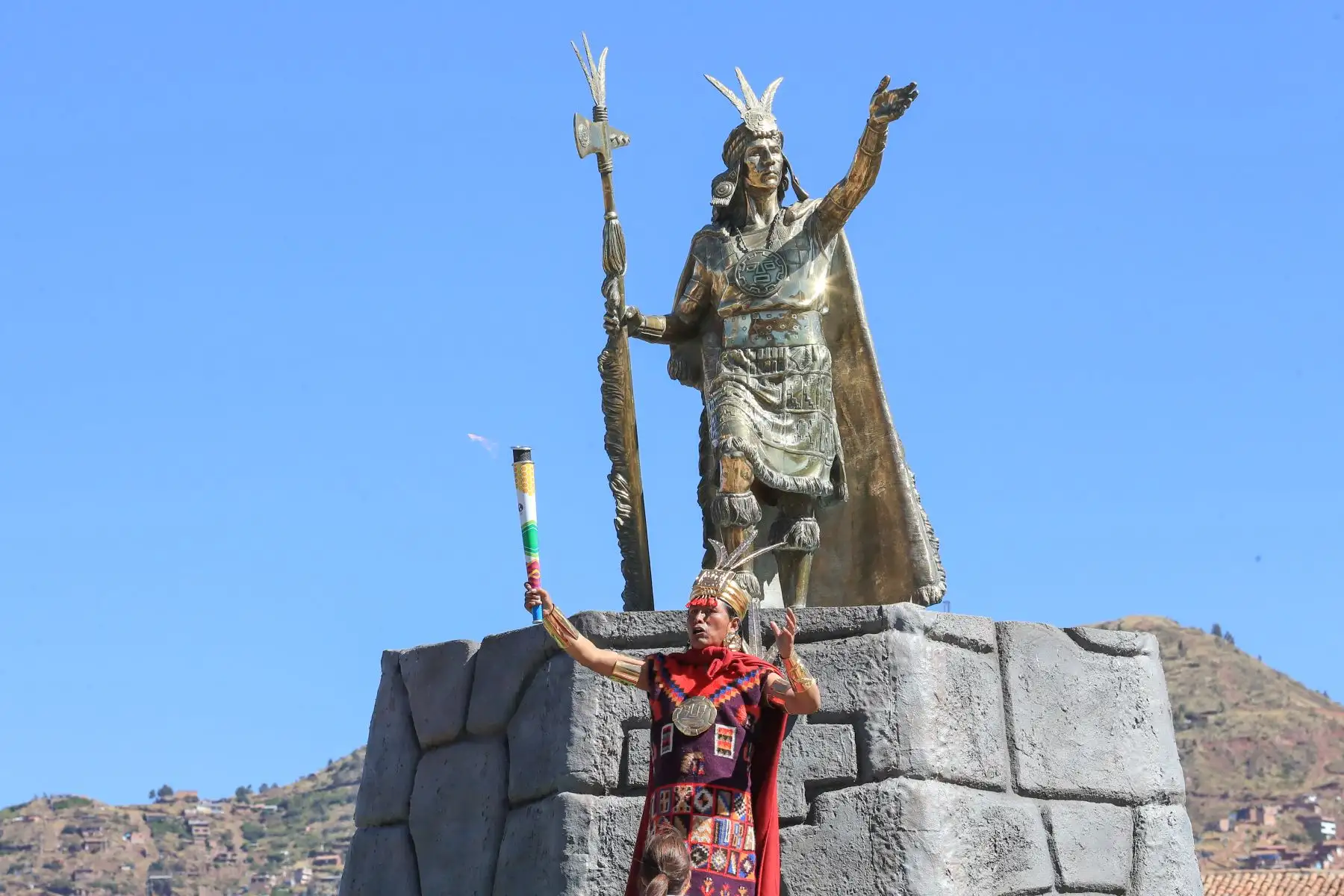 Antocha de los Juegos Panamericanos recorre los principales atractivos turísticos de la ciudad del Cusco.

Foto: ANDINA/Juan Carlos Guzmán Negrini.