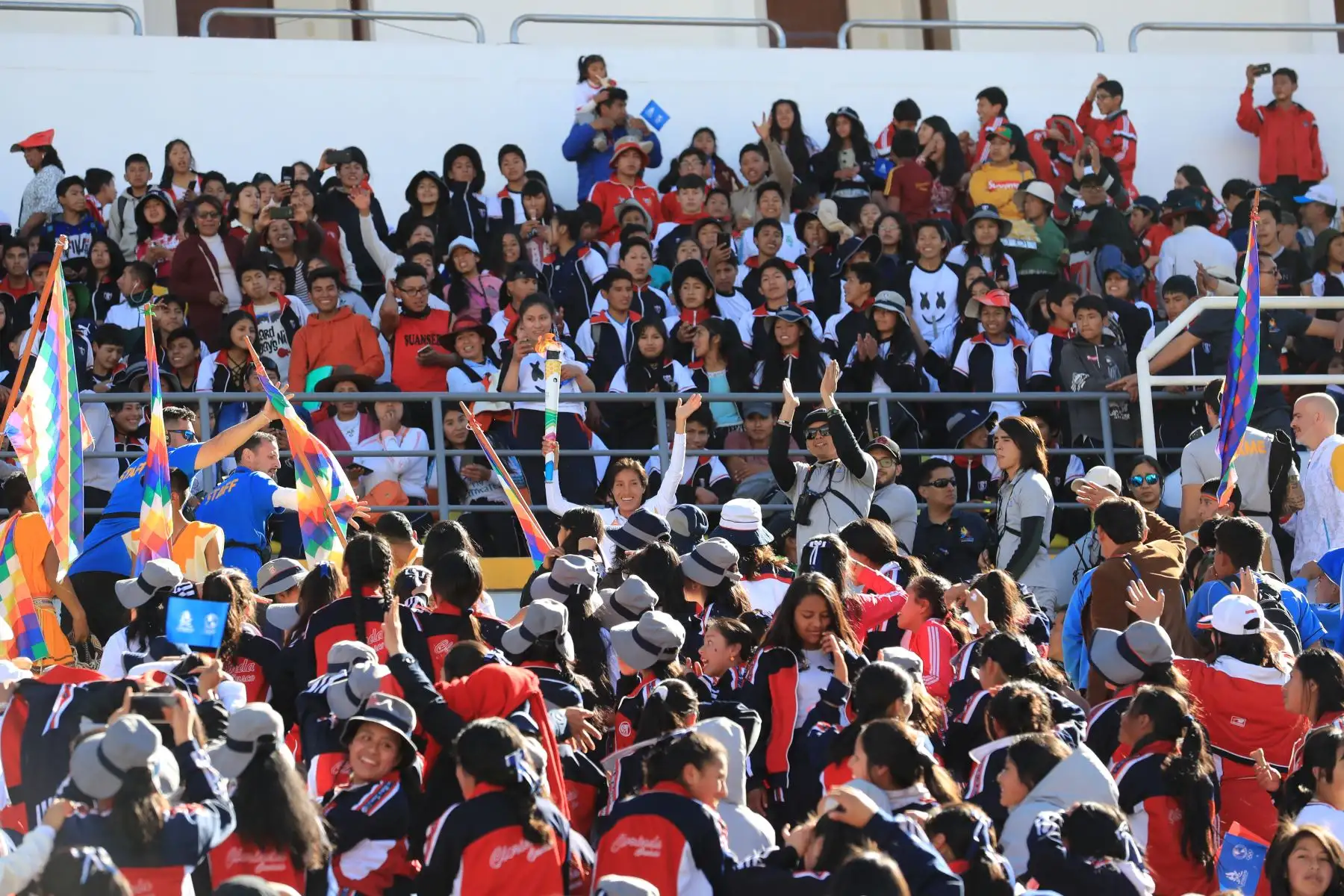 Presidente del comité organizador de los Juegos Panamericanos Lima 2019 Carlos Neuhaus, encabezó ceremonia de recepción de la antorcha de los Juegos Panamericanos en el estadio Inca Garcilaso de la Vega.

Foto: ANDINA/Juan Carlos Guzmán Negrini.