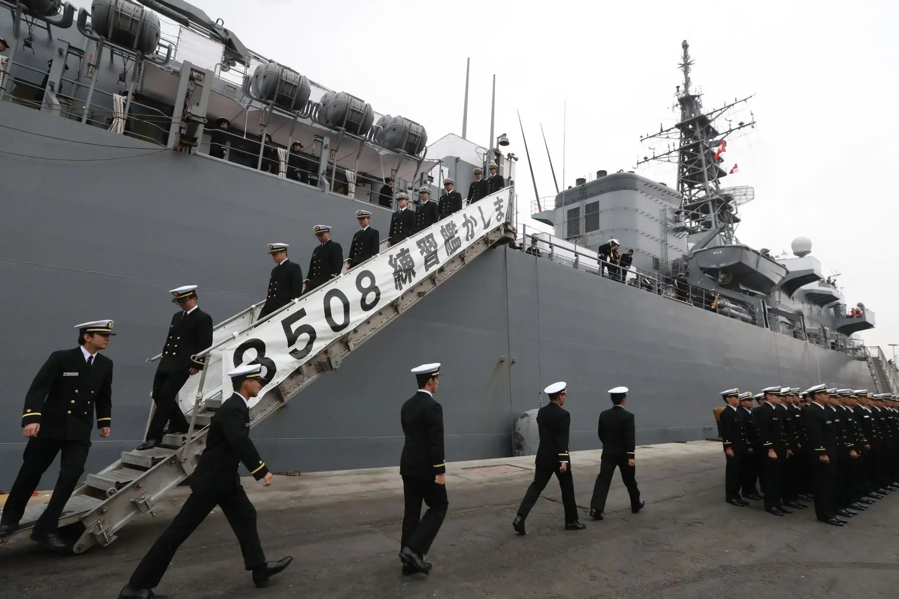 Escuadra de entrenamiento de autodefensa de la Fuerza Marítima Japonesa, conformada por  los buques “Kashima” e “Inazuma” llega al puerto del Callao. Foto: ANDINA/Melina Mejía