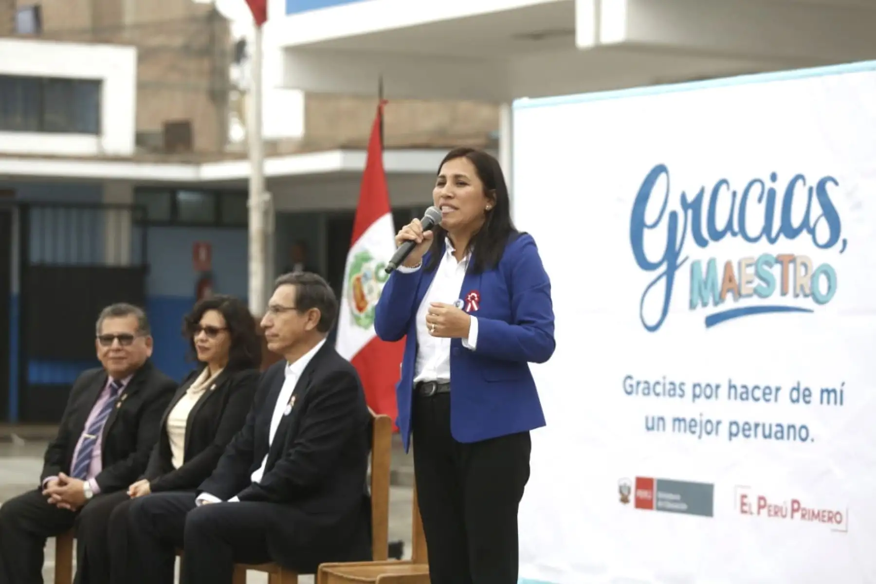 La ministra de Educación, Flor Pablo, visita a los docentes para saludarlos por el día del maestro. Foto: ANDINA/ Prensa Presidencia