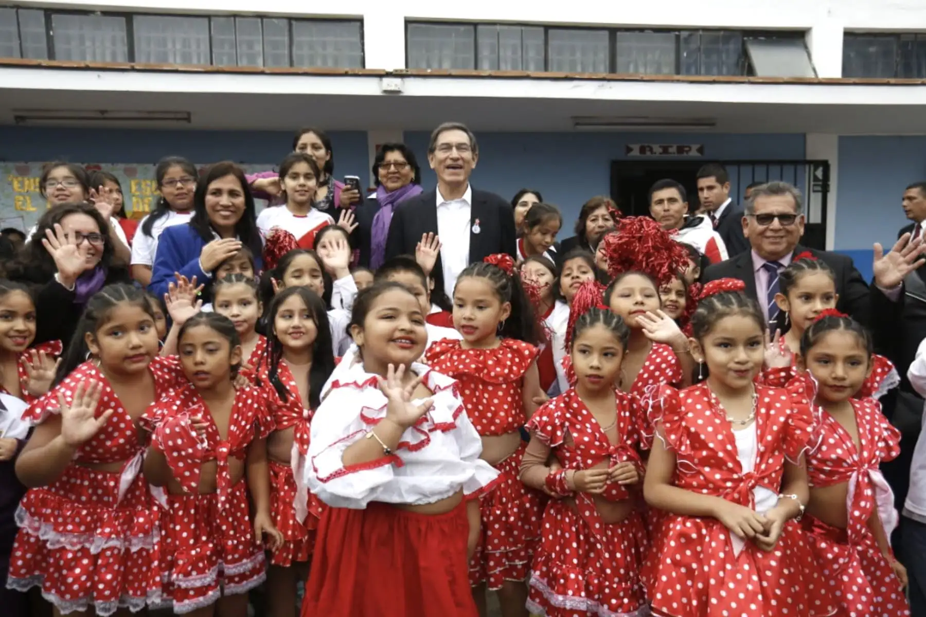 El Presidente Vizcarra participa de las celebraciones del Día del Maestro en el IE N. 1017 Señor de Los Milagros del distrito de Breña. Foto: ANDINA/ Prensa Presidencia