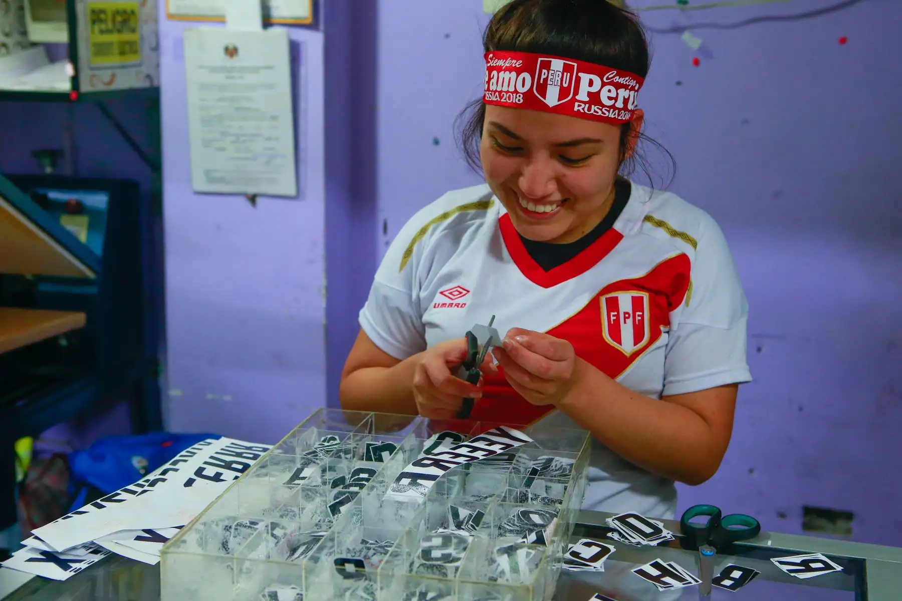 Comerciantes de Gamarra alientan a la selección peruana. Foto:ANDINA/Héctor Vinces