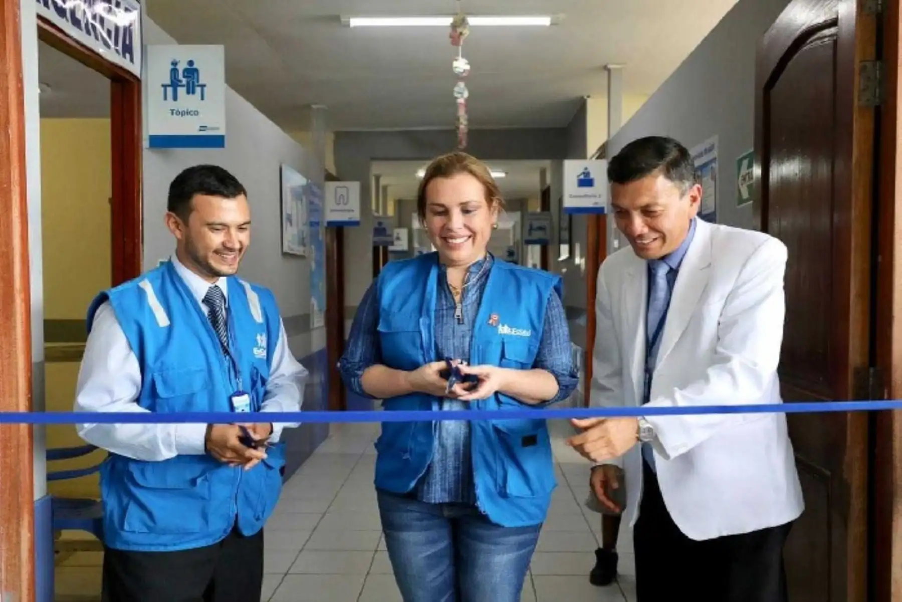 La presidenta ejecutiva del Seguro Social de Salud (EsSalud), Fiorella Molinelli, inauguró los remodelados ambientes de los hospitales de Tarapoto y Moyobamba y entregó equipamiento de última tecnología para la atención de salud de los más de 150 mil asegurados adscritos a ambos nosocomios de la región San Martín.