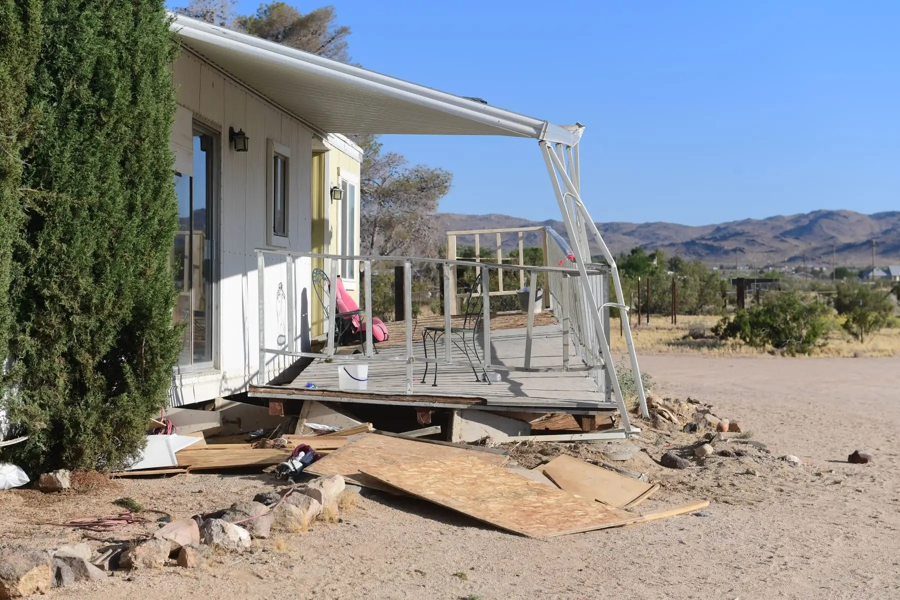 El sur de California fue sacudido por un terremoto de magnitud 6,4 el jueves por la mañana, dijo el Servicio Geológico de EE. UU., Y las autoridades advirtieron que el temblor, fue el más grande en dos décadas.Foto:AFP