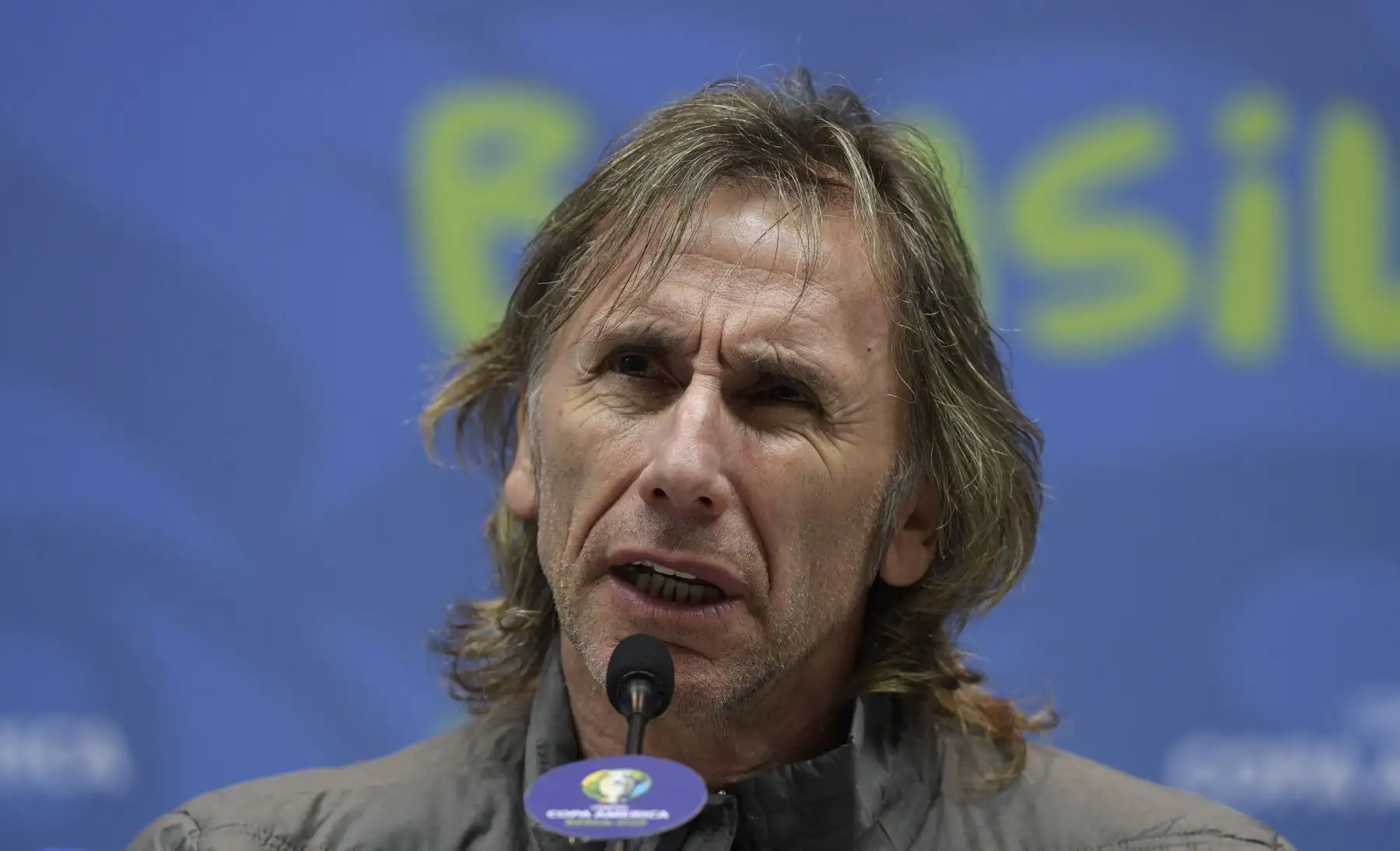 El entrenador de Perú, el argentino Ricardo Gareca, habla durante la prensa oficial en el estadio Maracaná en Río de Janeiro, Brasil, el 6 de julio de 2019, en vísperas del partido de fútbol de la final de la Copa América contra Brasil.