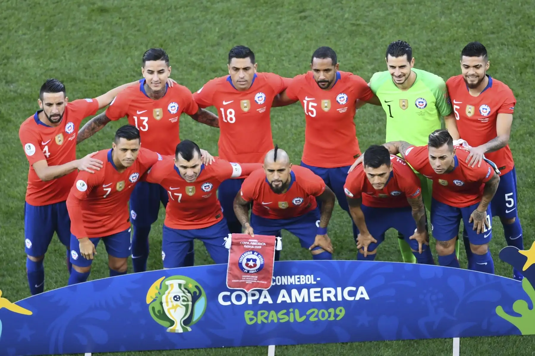 Los jugadores de Chile posan para las fotos antes de su partido por el tercer lugar en el torneo de fútbol de la Copa América contra Argentina.
Foto: AFP