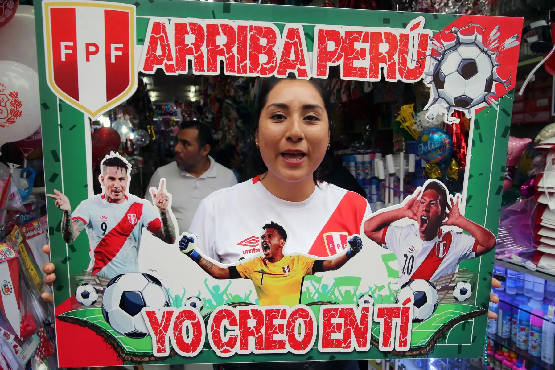 Productos alusivos a la selección peruana .Foto: ANDINA/Norman Córdova