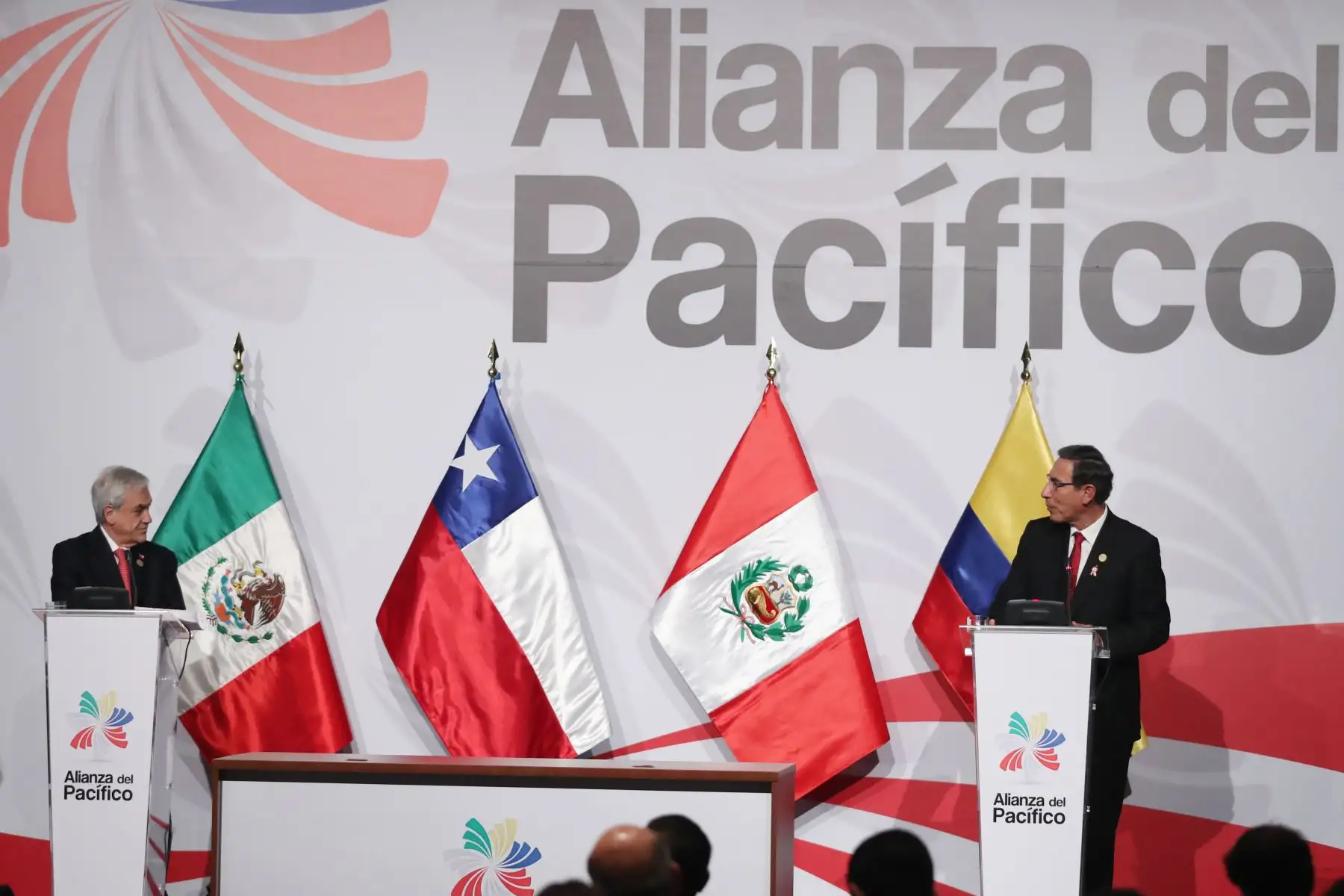 Presidente Martín Vizcarra se dirige a los medios durante la  XIV Cumbre de la Alianza del Pacifico. Foto: ANDINA/Melina Mejía