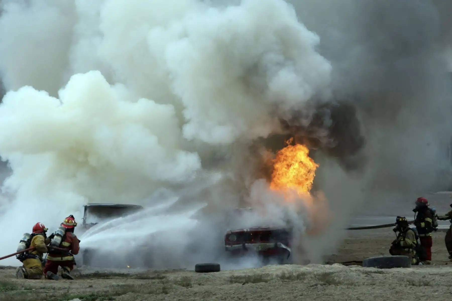 Cuerpo General de Bomberos Voluntarios del Perú lideró la Práctica Operativa de Operaciones de Respuesta a Emergencias Masivas Mat-Pel - NBQRe interinstitucional en la Aviación del Ejército en Las Palmas.
Foto: Cortesia Bomberos voluntarios