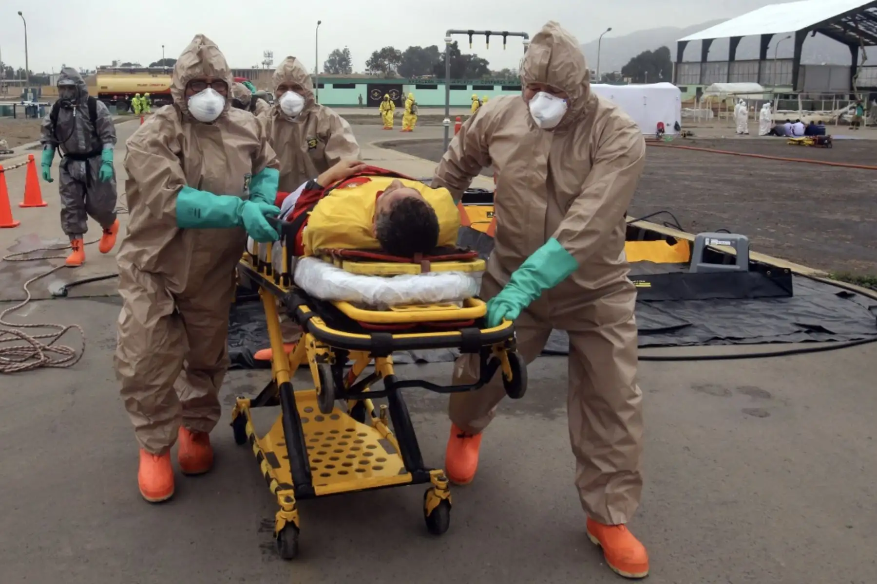 Cuerpo General de Bomberos Voluntarios del Perú lideró la Práctica Operativa de Operaciones de Respuesta a Emergencias Masivas Mat-Pel - NBQRe interinstitucional en la Aviación del Ejército en Las Palmas.
Foto: Cortesia Bomberos voluntarios