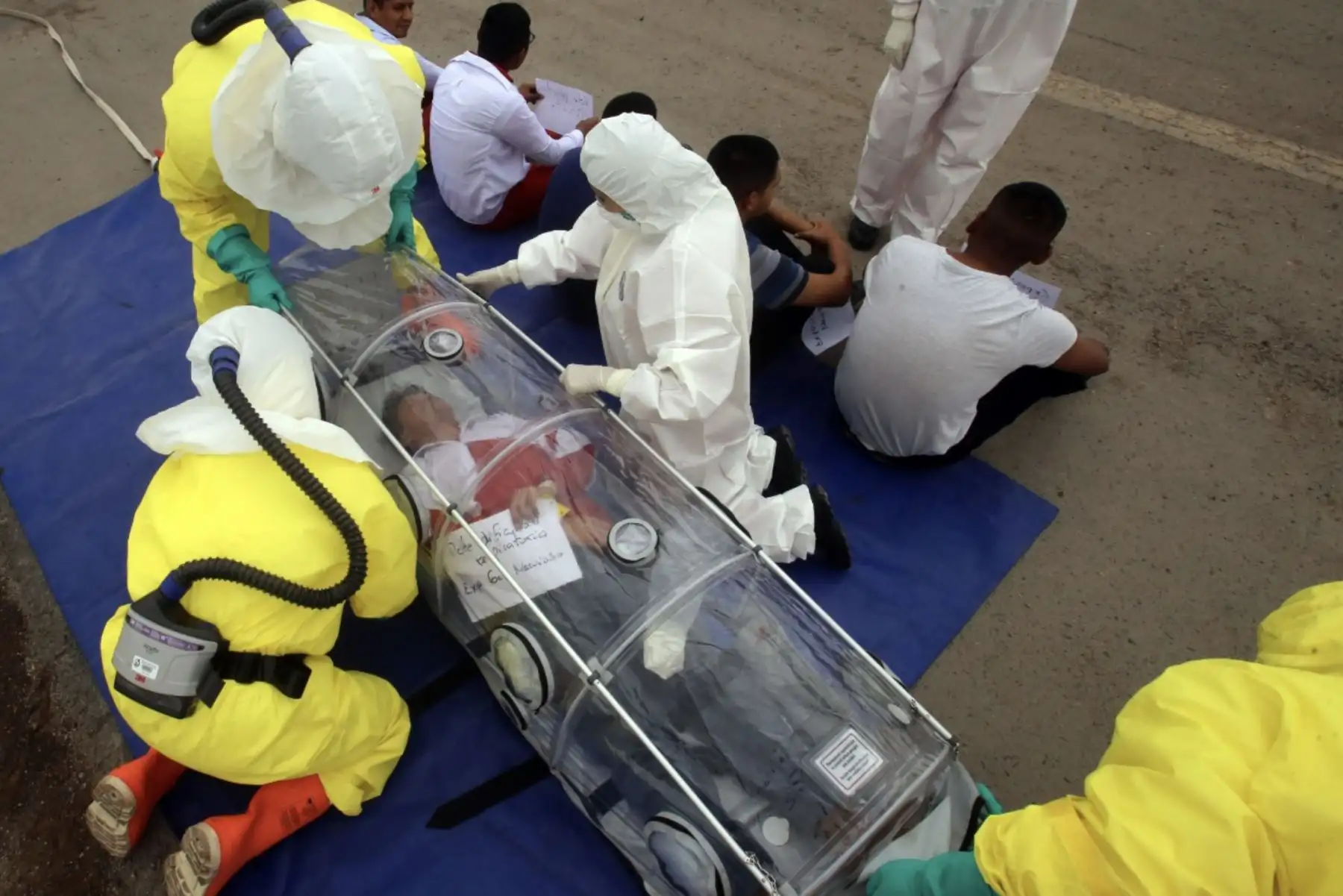 Cuerpo General de Bomberos Voluntarios del Perú lideró la Práctica Operativa de Operaciones de Respuesta a Emergencias Masivas Mat-Pel - NBQRe interinstitucional en la Aviación del Ejército en Las Palmas.
Foto: Cortesia Bomberos voluntarios