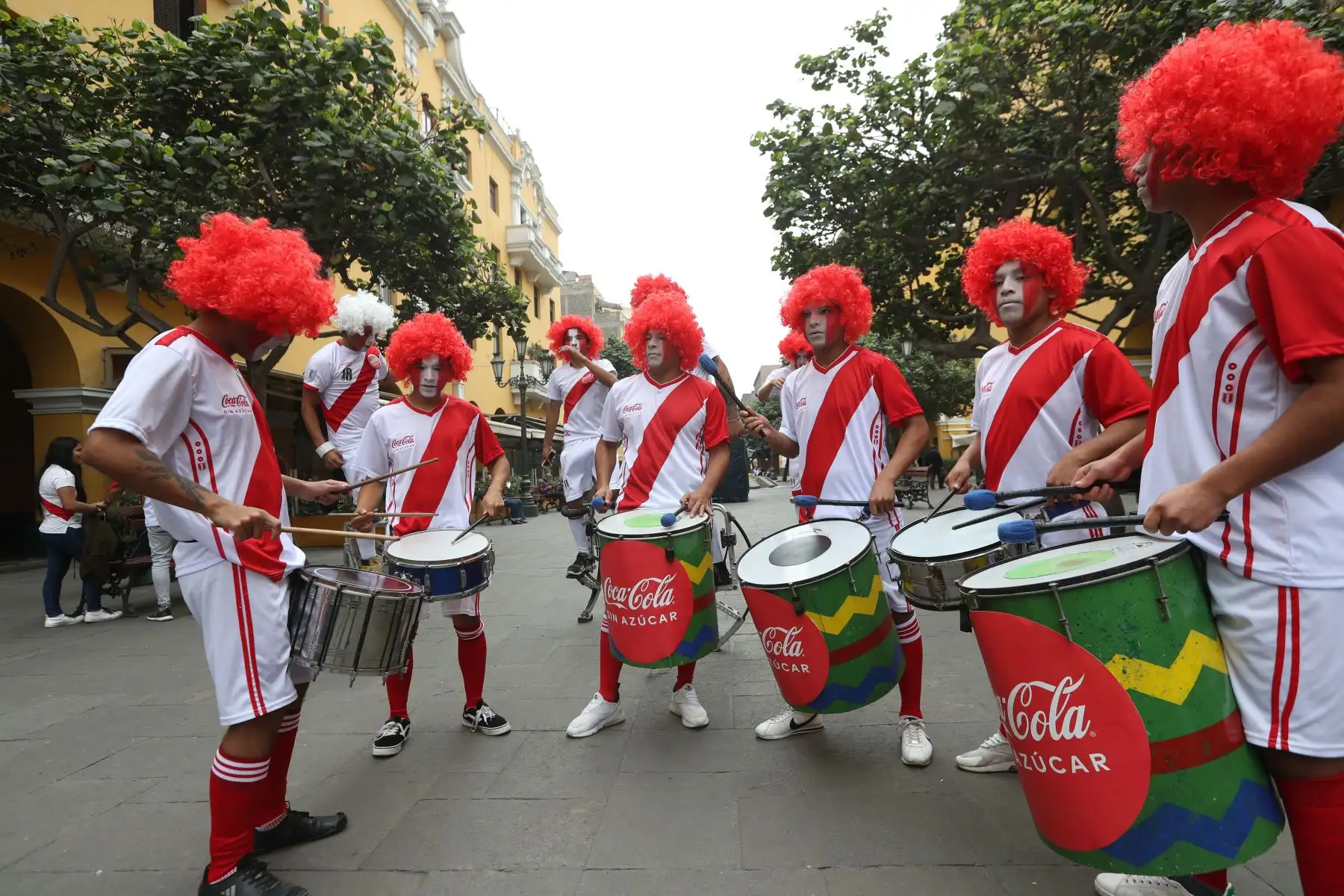 Plaza de Armas de Lima: Hinchas peruanos salen alentar a la blanquiroja que juega la final de la  Copa América 2019 ante Brasil.
Foto: ANDINA/Melina Mejía