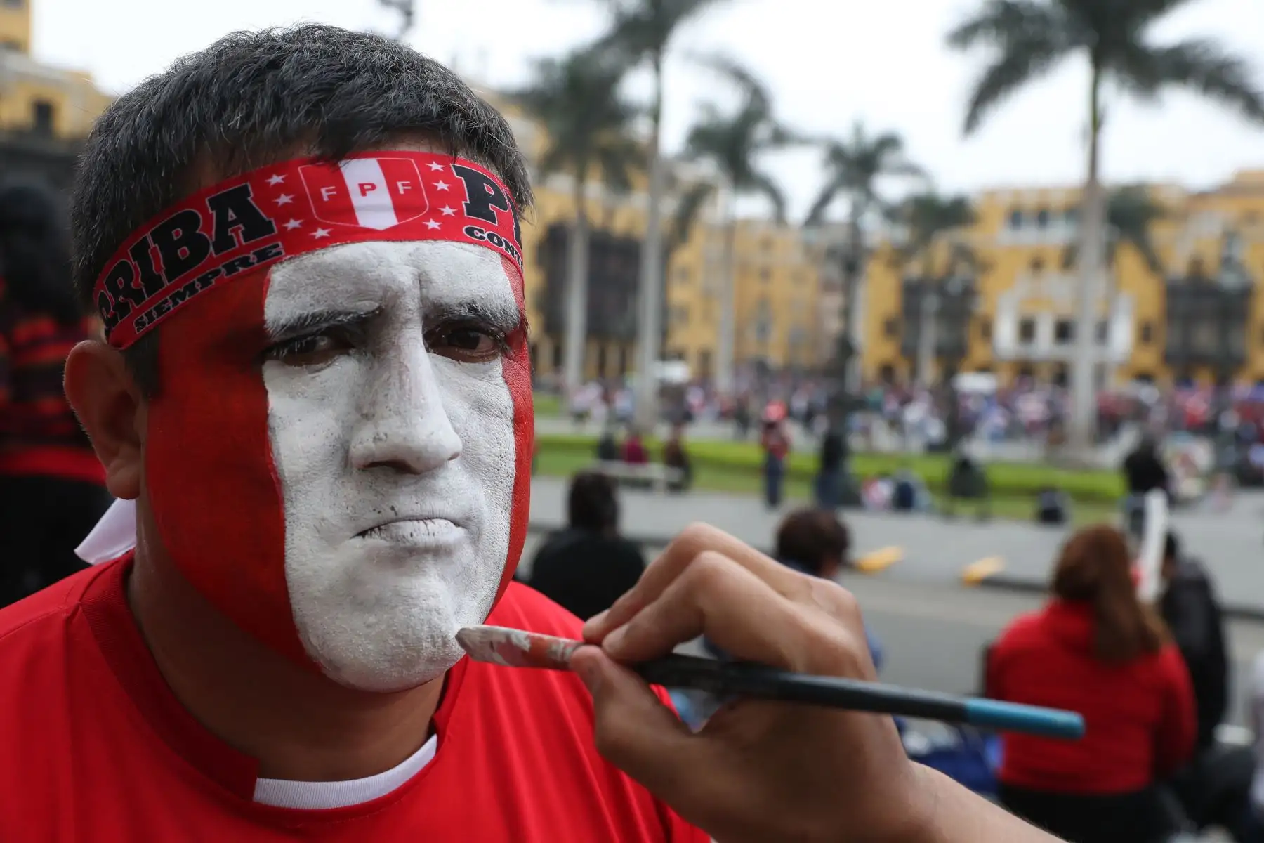 Plaza de Armas de Lima: Hinchas peruanos salen alentar a la blanquiroja que juega la final de la  Copa América 2019 ante Brasil.
Foto: ANDINA/Melina Mejía