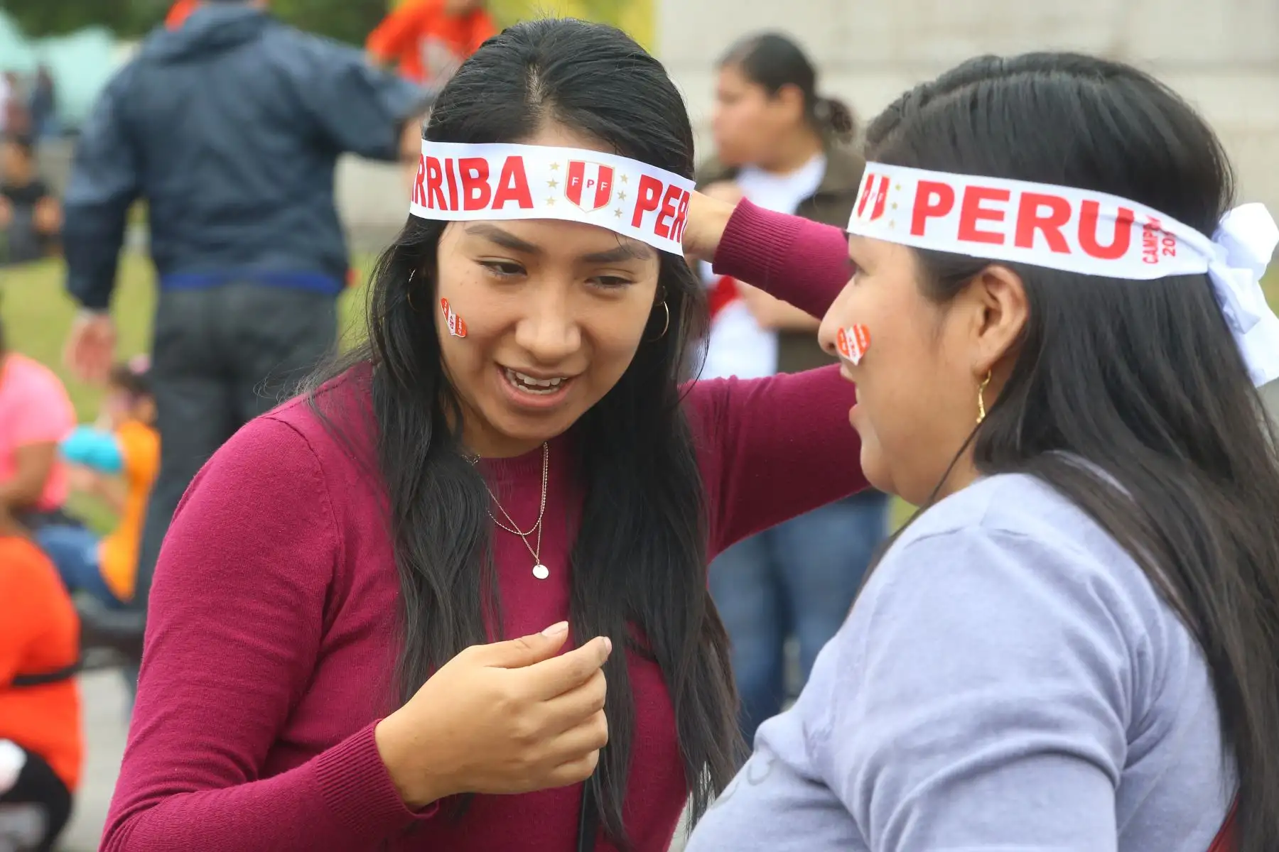 Hinchas peruanos se concentran en la Plaza de Armas de Lima para alentar a la selección peruana que juega la final  Copa América 2019
Foto: ANDINA/Vidal Tarqui