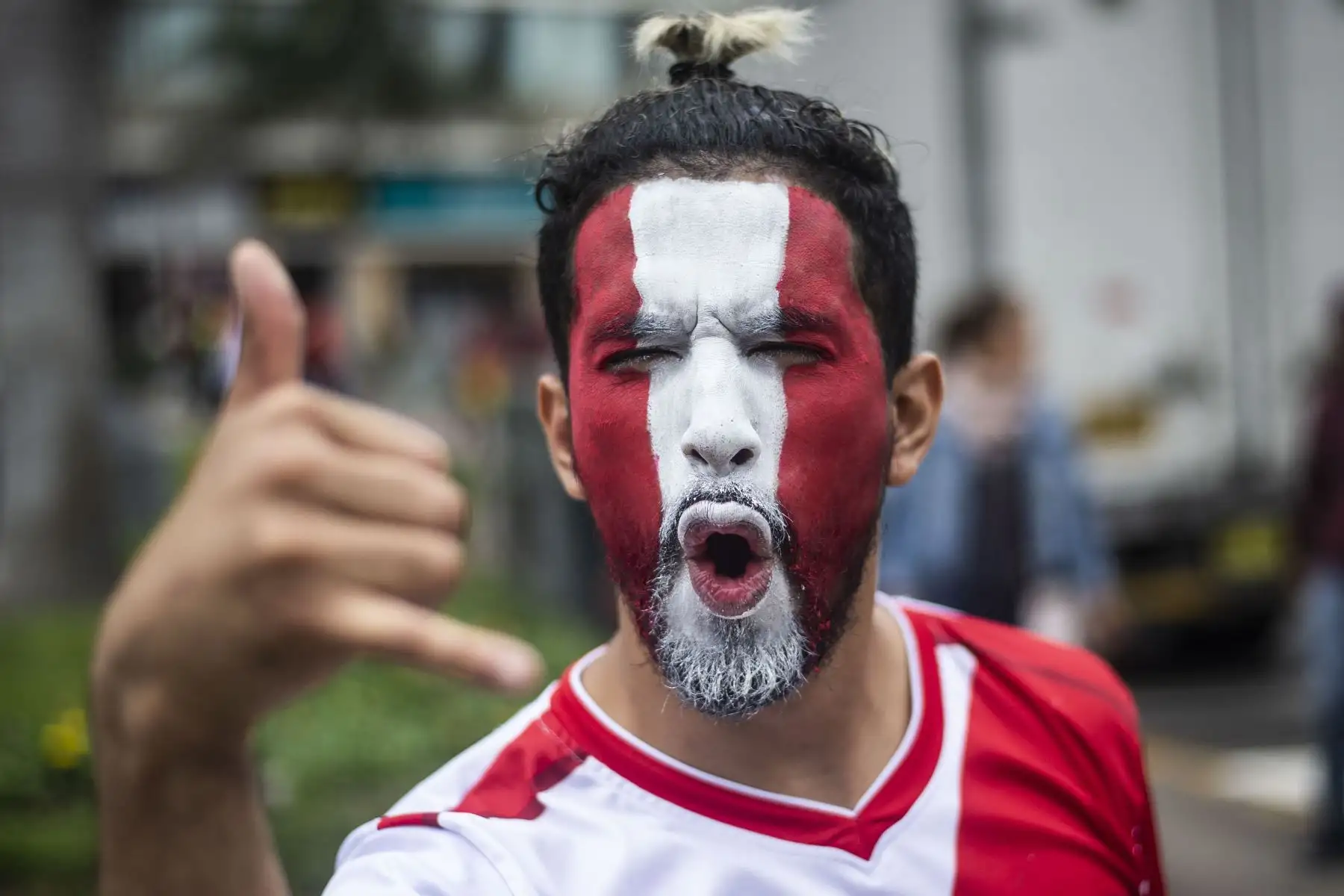 Un fanático de Perú vitorea en Lima, el 7 de julio de 2019, a la espera del inicio de la final del torneo de fútbol de la Copa América contra Brasil en el Estadio Maracaná de Río de Janeiro, Brasil.
Foto: AFP