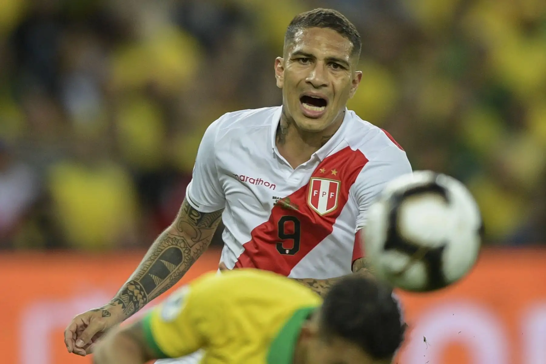 Paolo Guerrero, de Perú, gesticula durante la final del torneo de fútbol de la Copa América contra Brasil en el Estadio Maracaná de Río de Janeiro, Brasil.
Foto: AFP