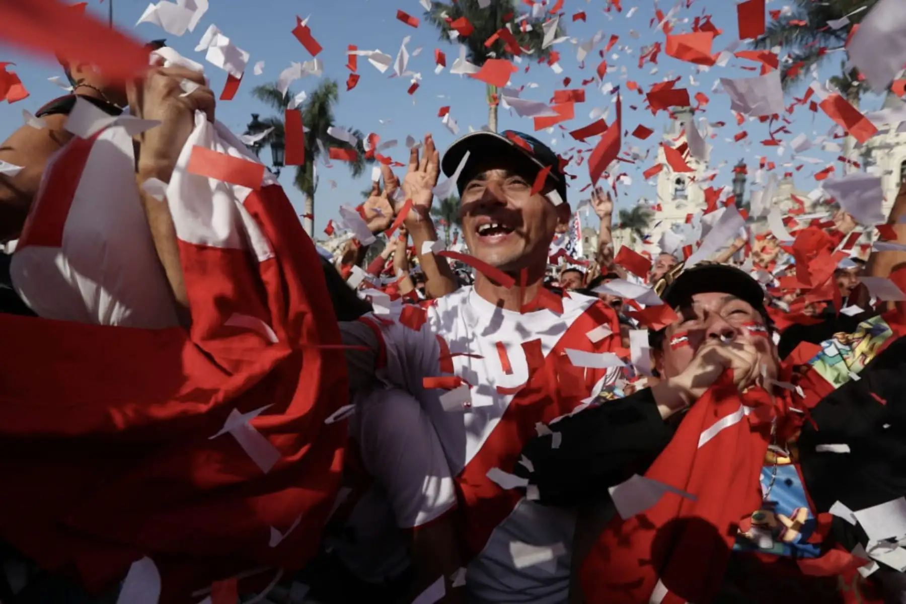 Plaza de Armas de Lima: Imágenes más emocionantes durante el partido entre Perú Vs Brasil.
Foto: ANDINA/Melina Mejía