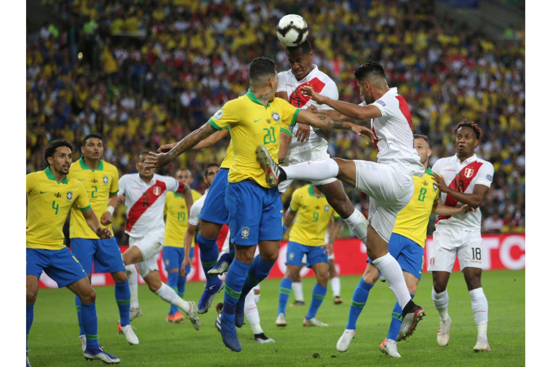 El peruano Renato Tapia reacciona al final de la final del torneo de fútbol de Copa América contra Brasil en el Estadio Maracaná de Río de Janeiro, Brasil.
Foto: FPF