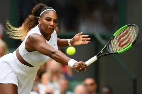 Serena Williams fue mulktada con 10 mil dólares en pleno torneo de Wimbledon
