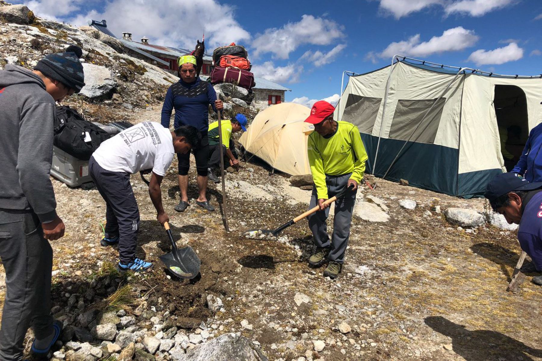 Expedición científica ya se encuentra en el campo base del nevado Huascarán y pronto iniciará ascenso a la cumbre donde estudiará glaciar. Foto: Gisela Orjeda/Twitter