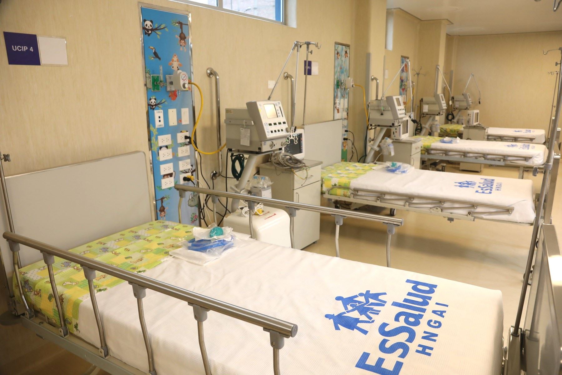 EsSalud renueva Unidad de Cuidados Intensivos para niños en hospital Almenara. Foto: ANDINA/Difusión.