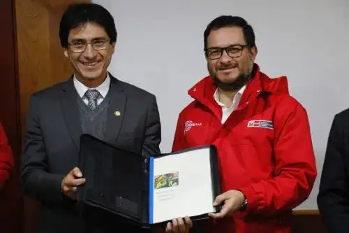 Ministro de Comercio Exterior y Turismo, Edgar Vásquez; y gobernador regional de Cusco, Jean Benavente, presentan Plan Regional Exportador (PERX) Cusco. ANDINA/Difusión