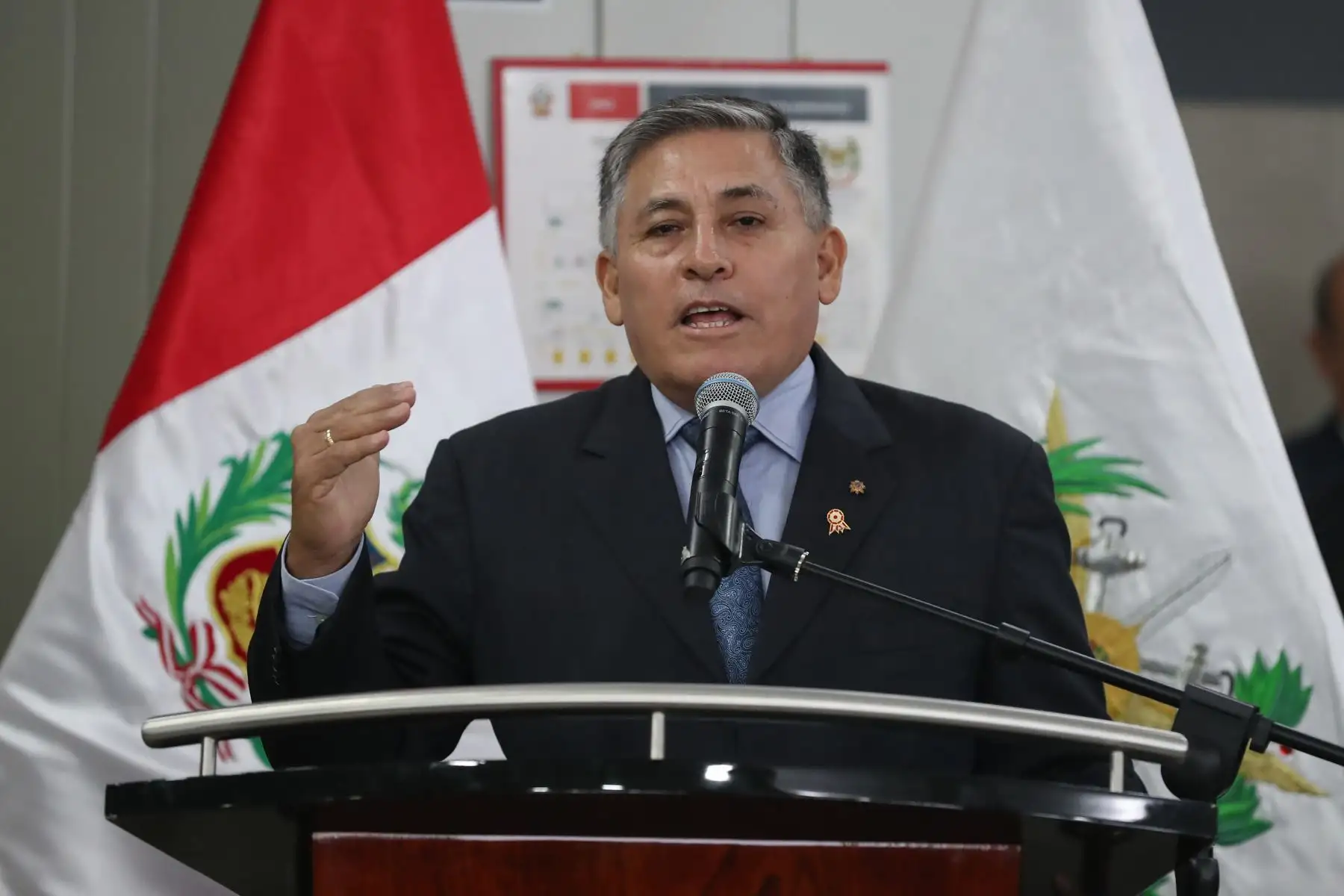 Ministro de Defensa, Jorge Moscoso Flores continuará el compromiso de pacificar el VRAEM al 2021.
Foto: MINDEF