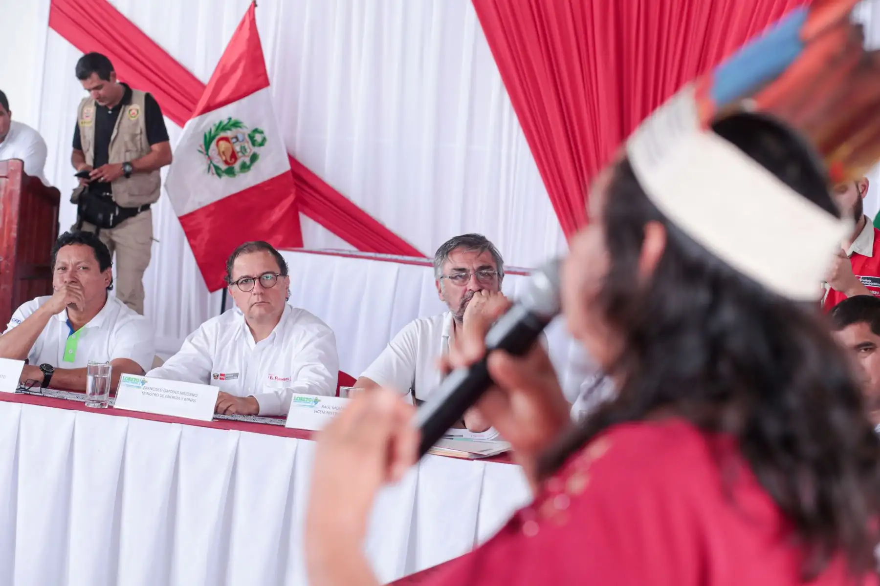 El ministro Francisco Ísmodes encabezó reunión con representantes de las comunidades indígenas y autoridades locales en el en el Gobierno Regional de Loreto.
Foto: MINEM
