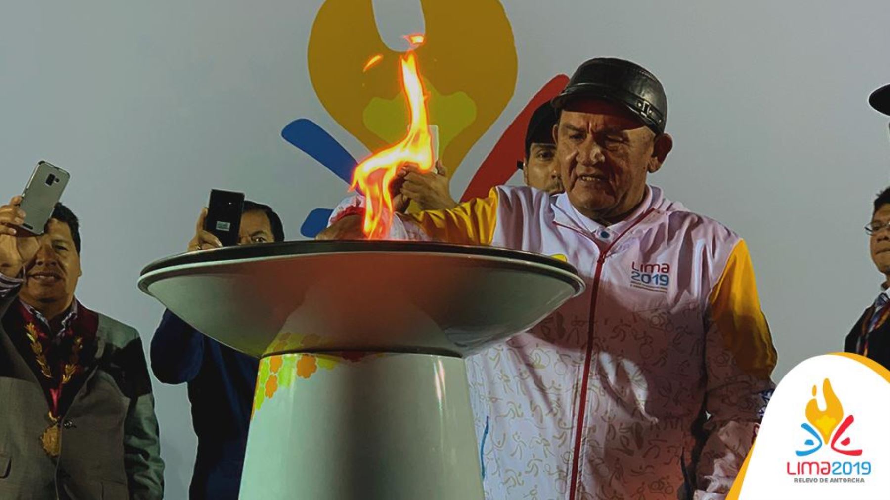 Hugo Sotil participó en el encendido de la Llama Panamericana, en Ica.