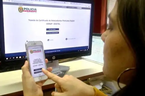 ¡Atención! Ahora puedes obtener tu Certificado de Antecedentes Policiales Digital desde tu celular. Foto: ANDINA.