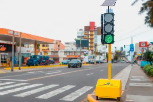 Primer semáforo solar en Lima, ubicado en San Miguel. Foto: Andina/Difusión
