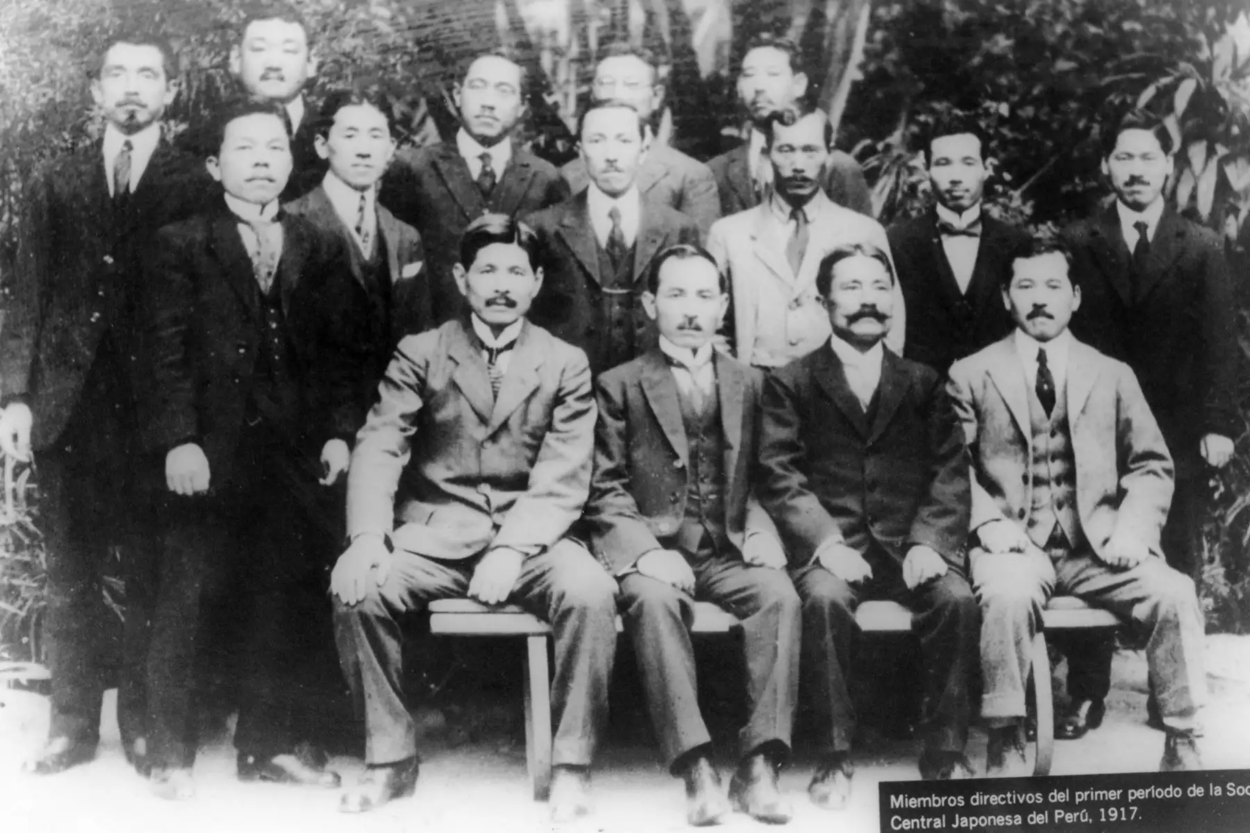 Lima - 1917 / Miembros directivos del primer periodo de la Sociedad Central Japonesa del Perú.