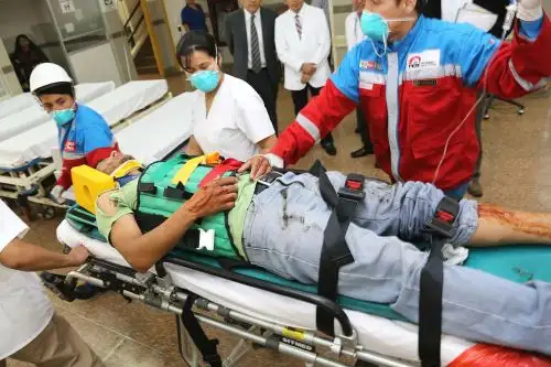 Hospitales o clínicas no deben exigir pago o trámite alguno en una emergencia. Foto: ANDINA/archivo.