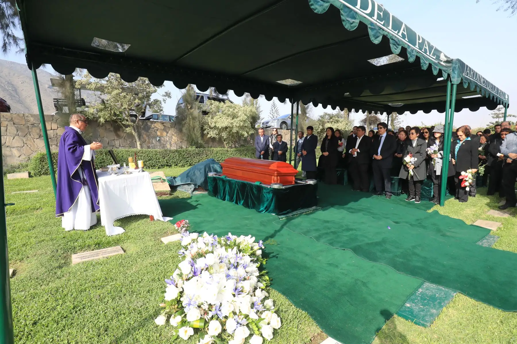 Entierro del sismólogo  Julio Kuroiwa en el camposanto Jardines de la Paz de La Molina

Foto: ANDINA/Juan Carlos Guzmán Negrini.