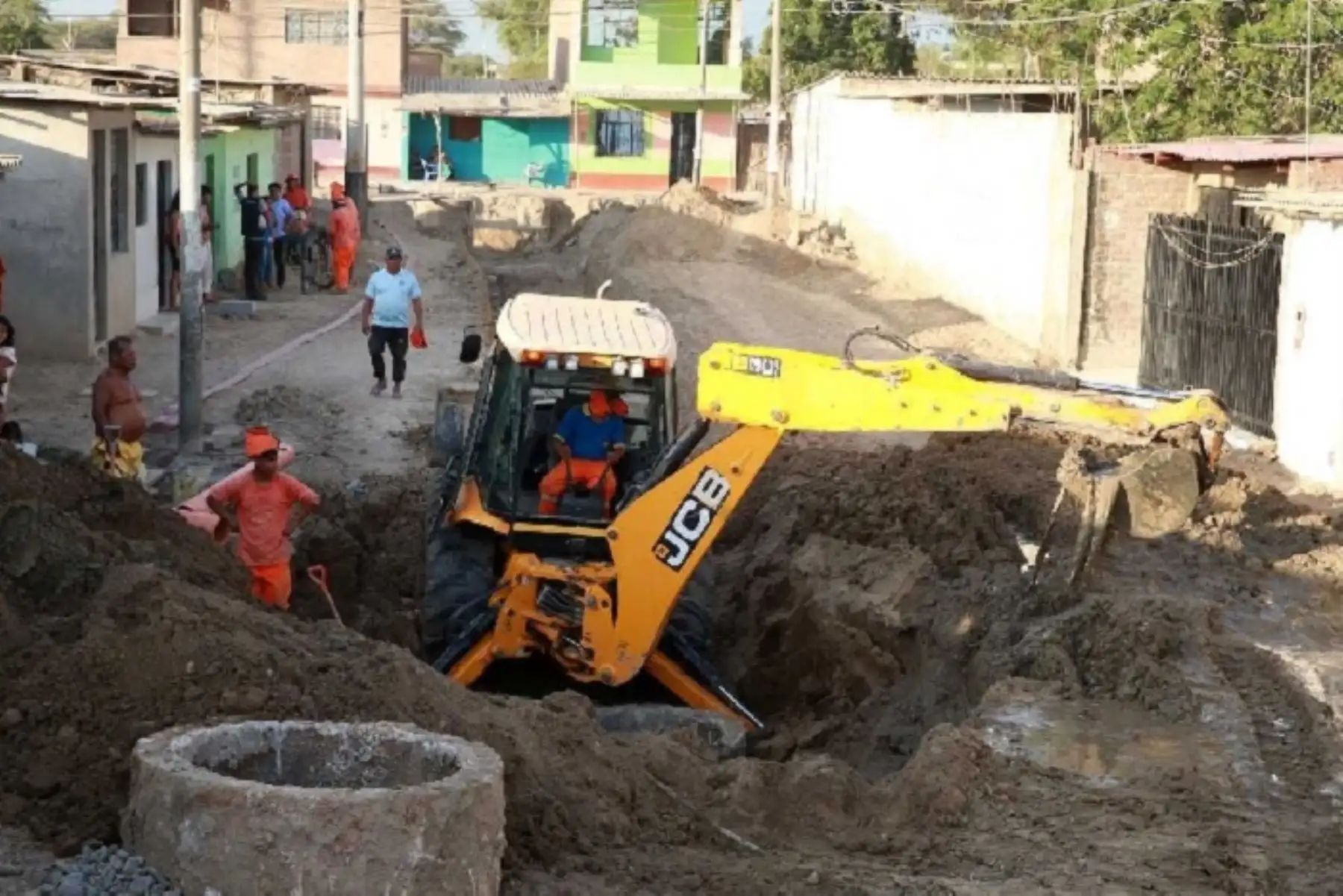 La Autoridad para la Reconstrucción con Cambios (ARCC) dispuso el cambio de unidad ejecutora de 19 intervenciones de agua y saneamiento para que sean realizados por los distritos lambayecanos de Túcume, Motupe y Mochumí en el menor tiempo posible, y con una inversión de S/ 18.5 millones.