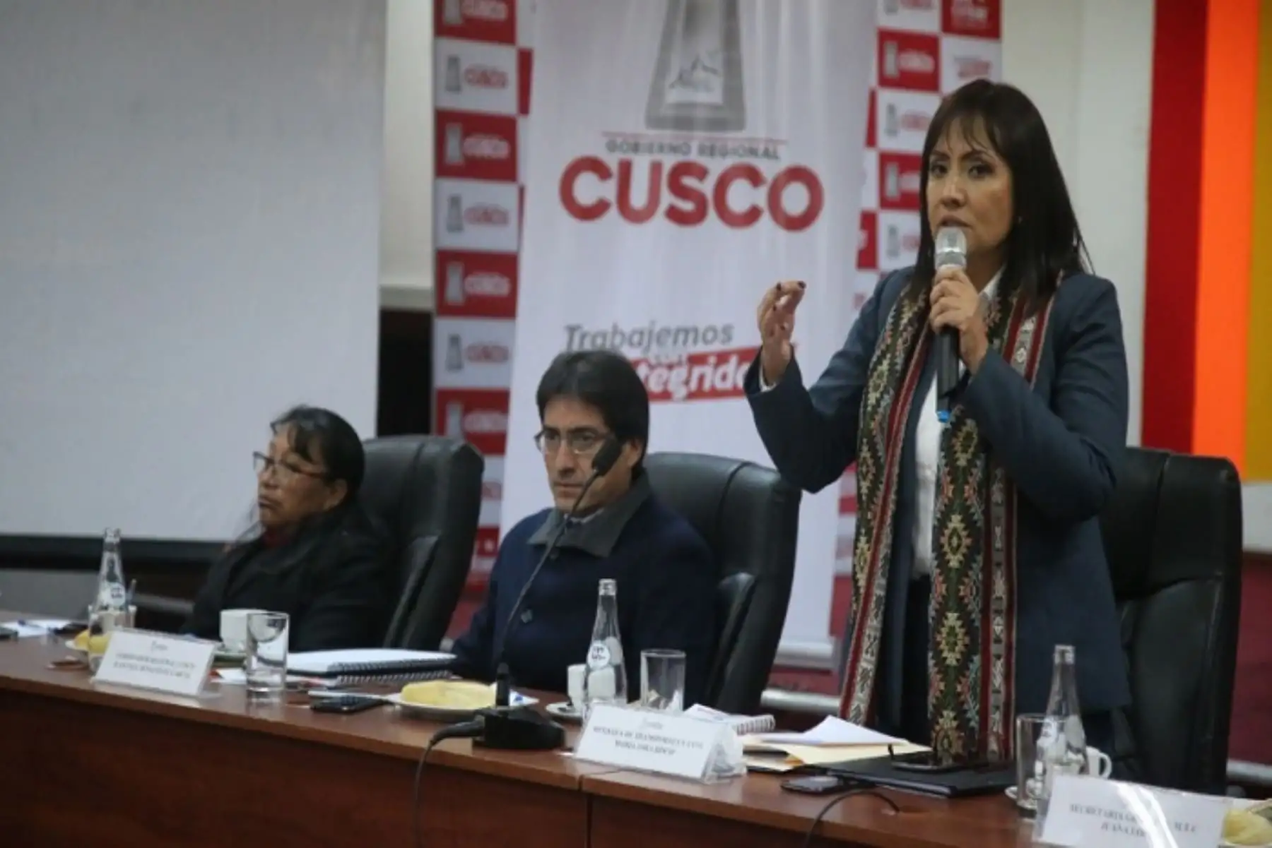 Con el propósito de que el apoyo técnico que se reciba para la construcción del Aeropuerto Internacional de Chinchero, en Cusco, se ejecute con transparencia, la Contraloría General de la República acompañará todo el proceso de negociación y firma del contrato, expresó la ministra de Transportes y Comunicaciones, María Jara Risco.