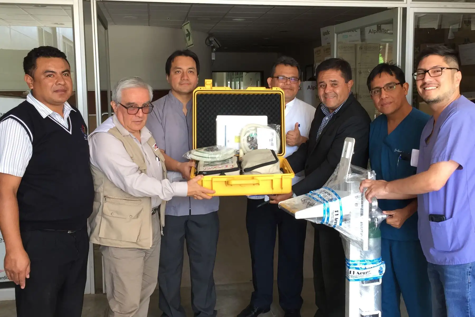 Autoridades de Salud de Lambayeque entregan ventiladores mecánicos para atender casos de Guillain Barré. ANDINA/Difusión